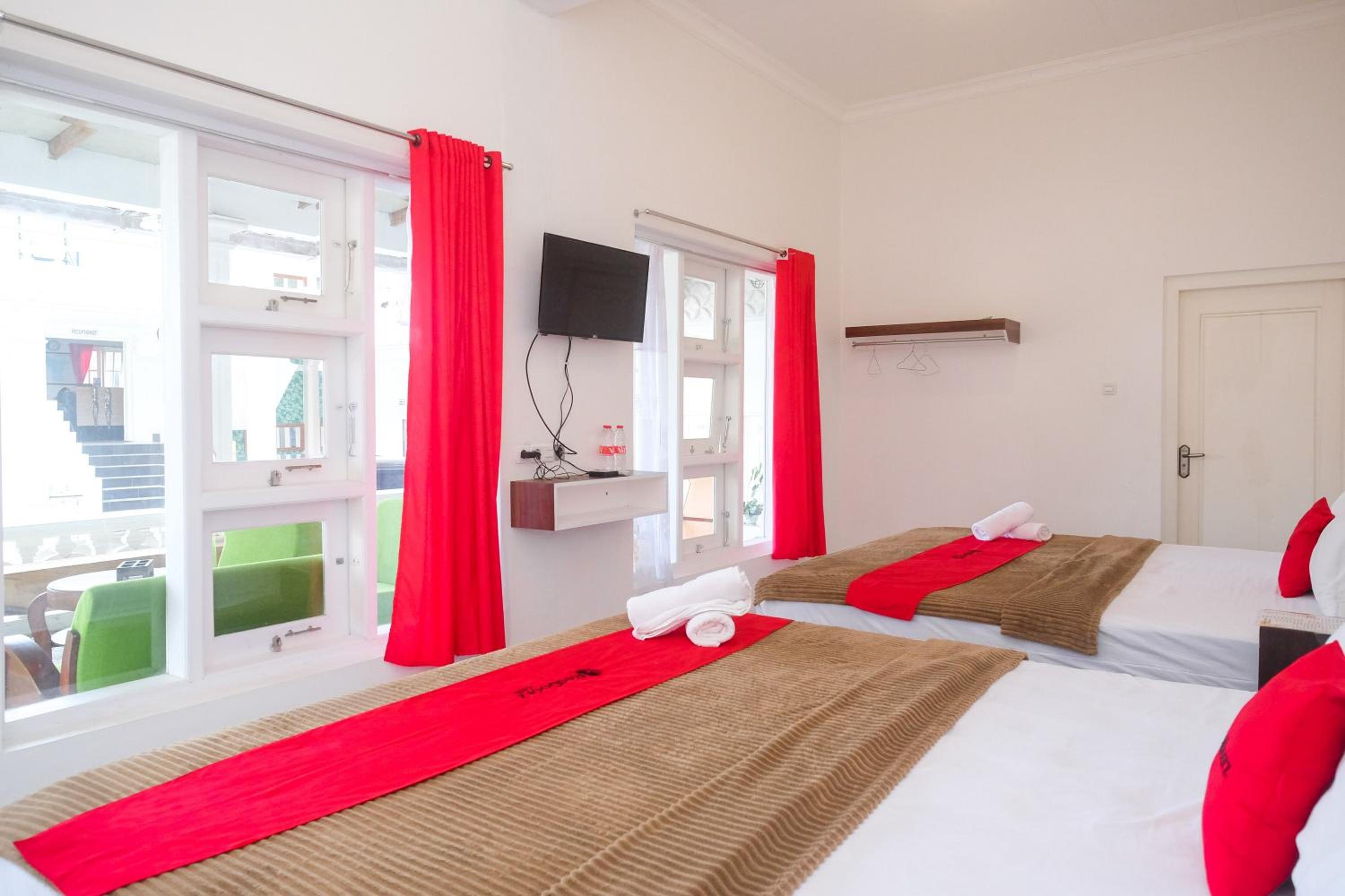Family Room - Photo 9