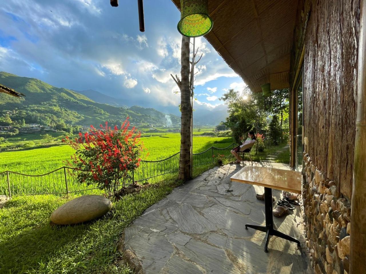 Family Room with Mountain View photo 3