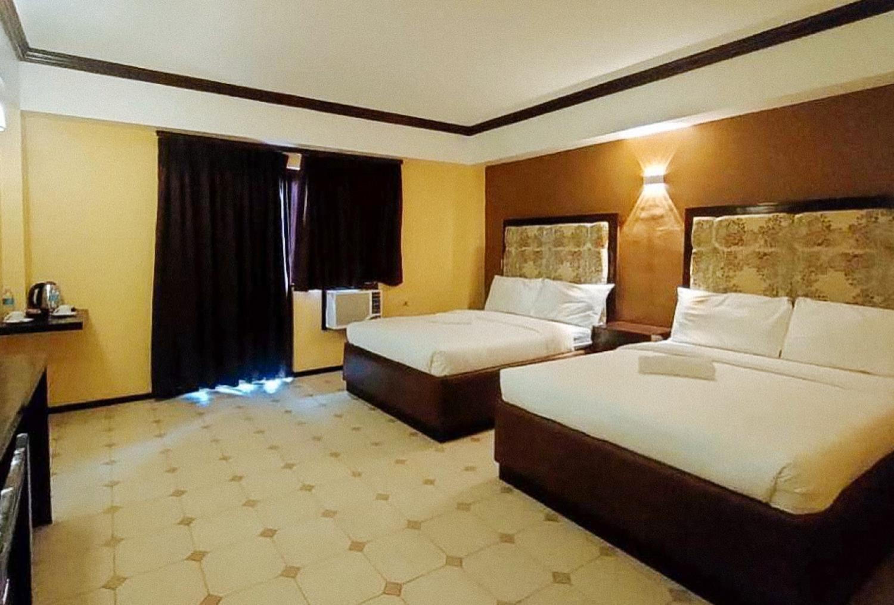 Quadruple Room - Photo 1