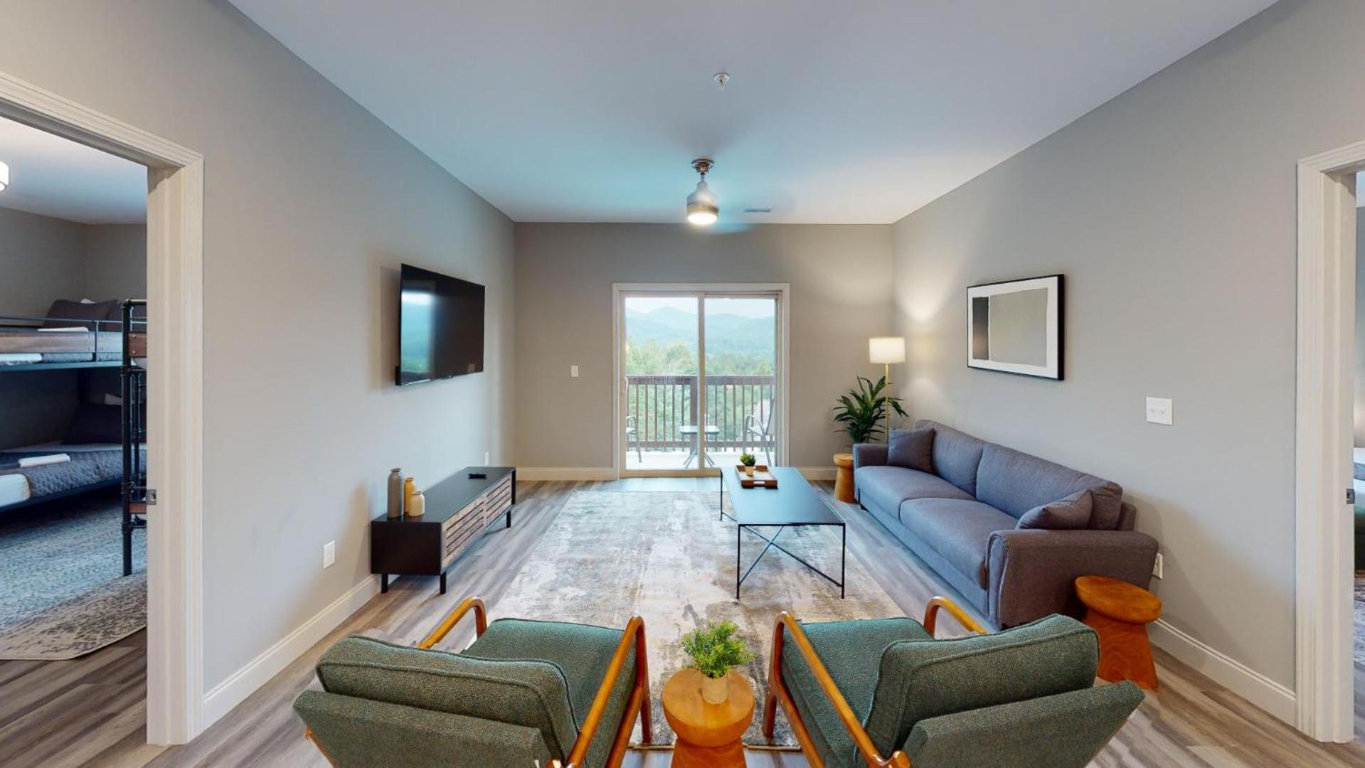 Apartment with Mountain View