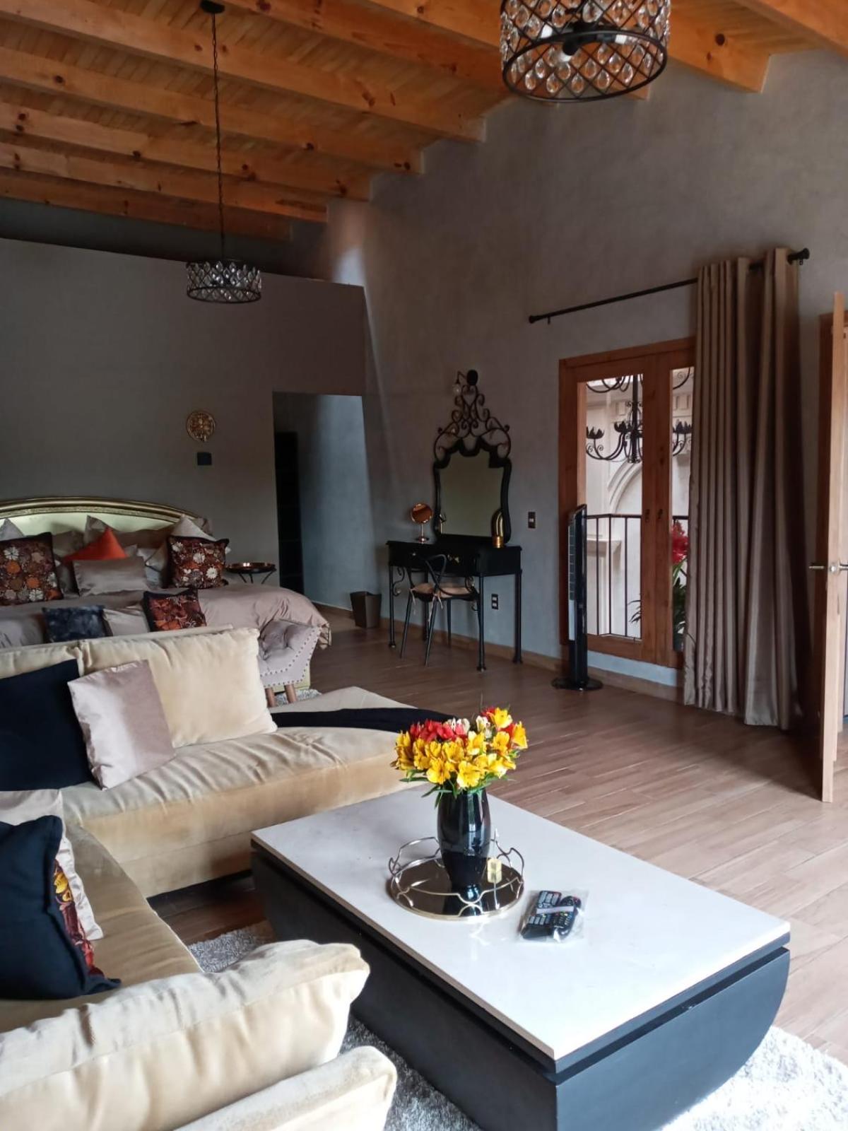 Deluxe Suite - Photo 5