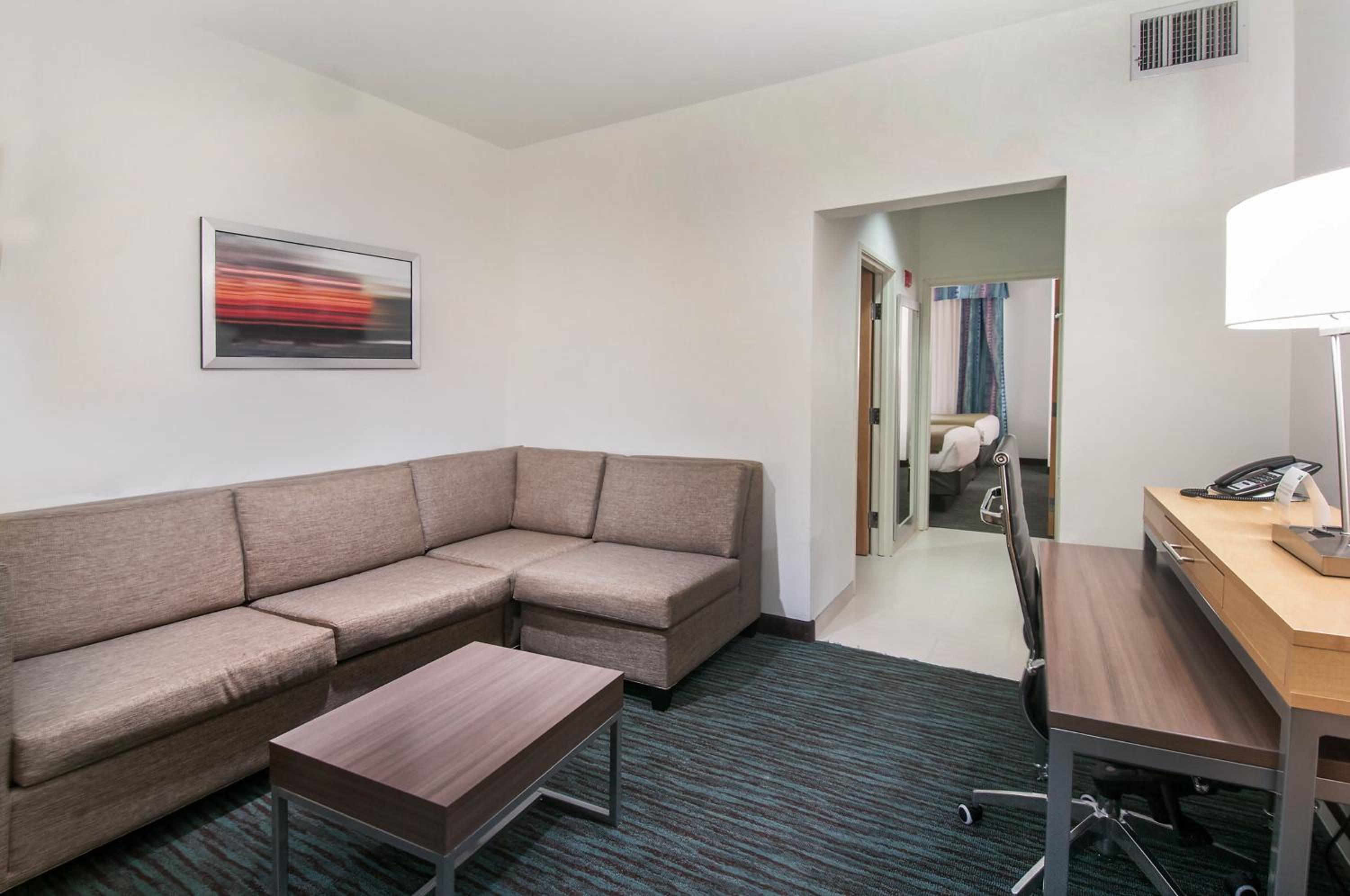 One-Bedroom Suite with Two Queen Beds - Photo 2