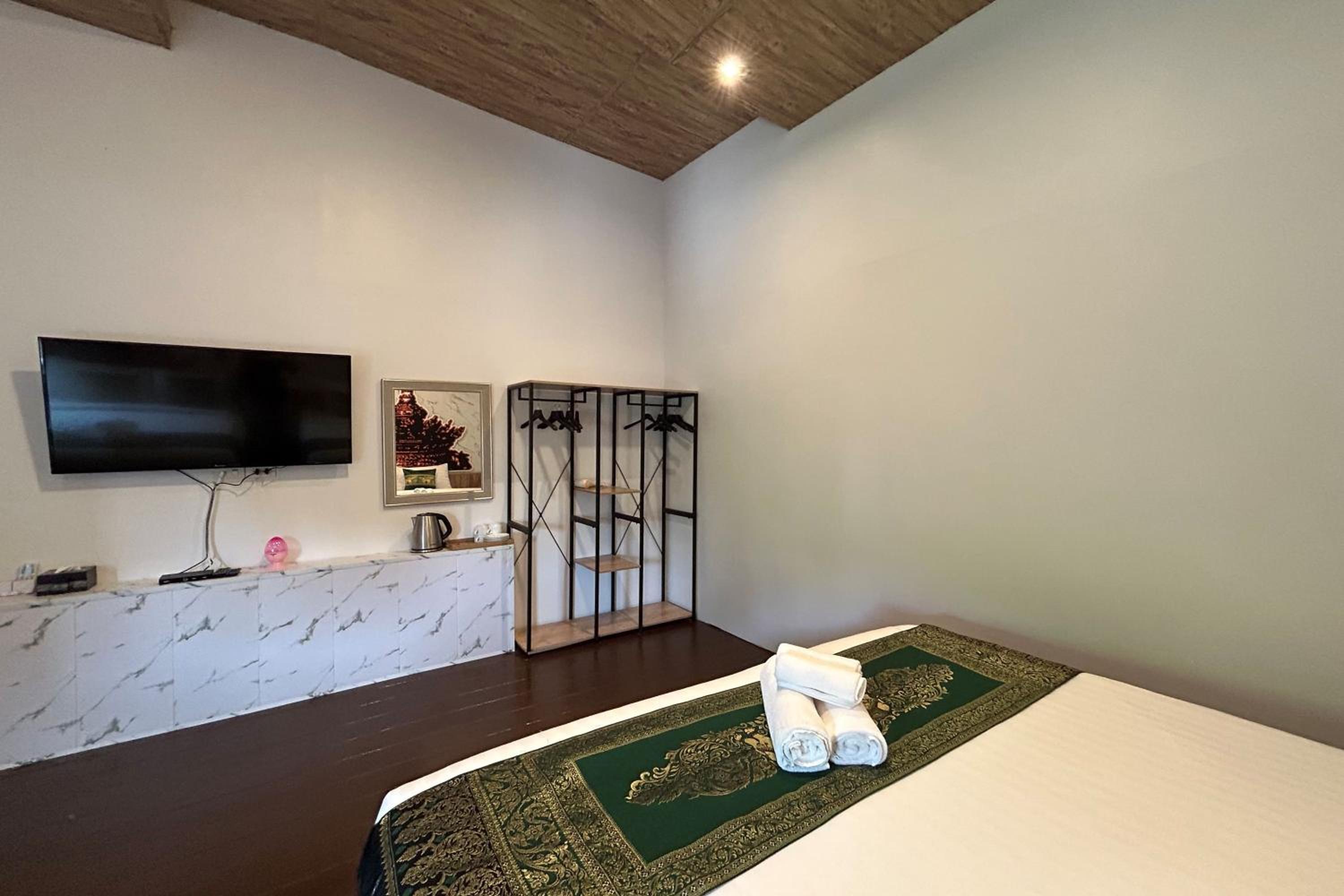 Villa with Private Pool - Photo 1