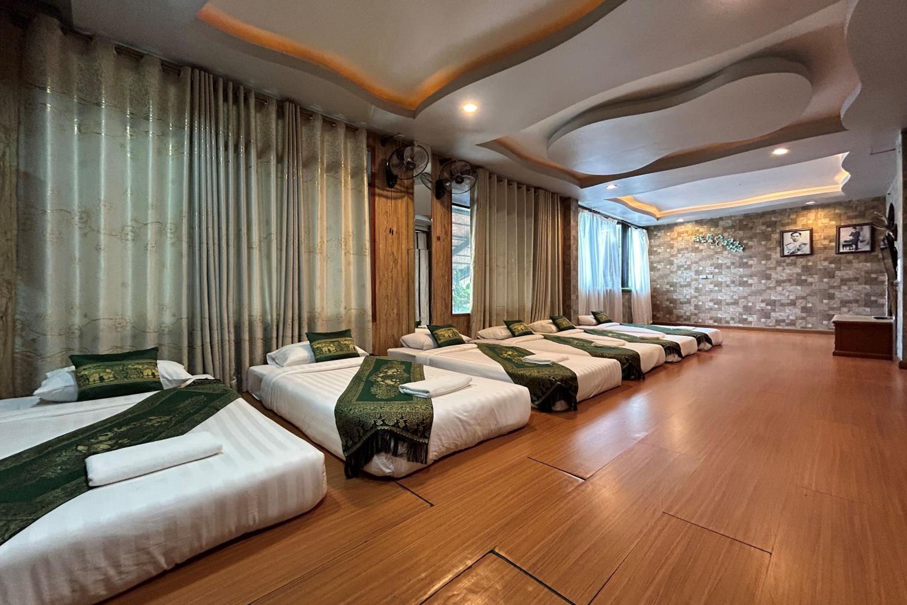 Villa with Private Pool - Photo 28