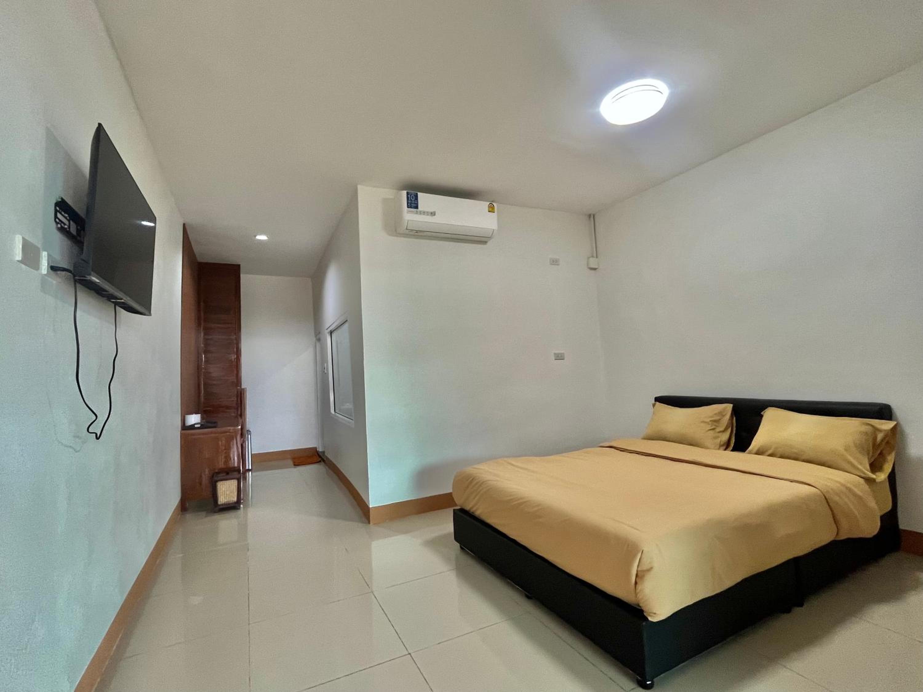 Deluxe Double Room with Bath photo 3
