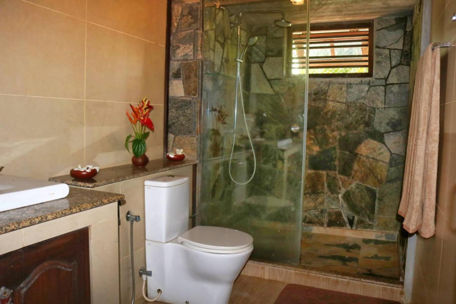 Standard Double Room - Photo 9