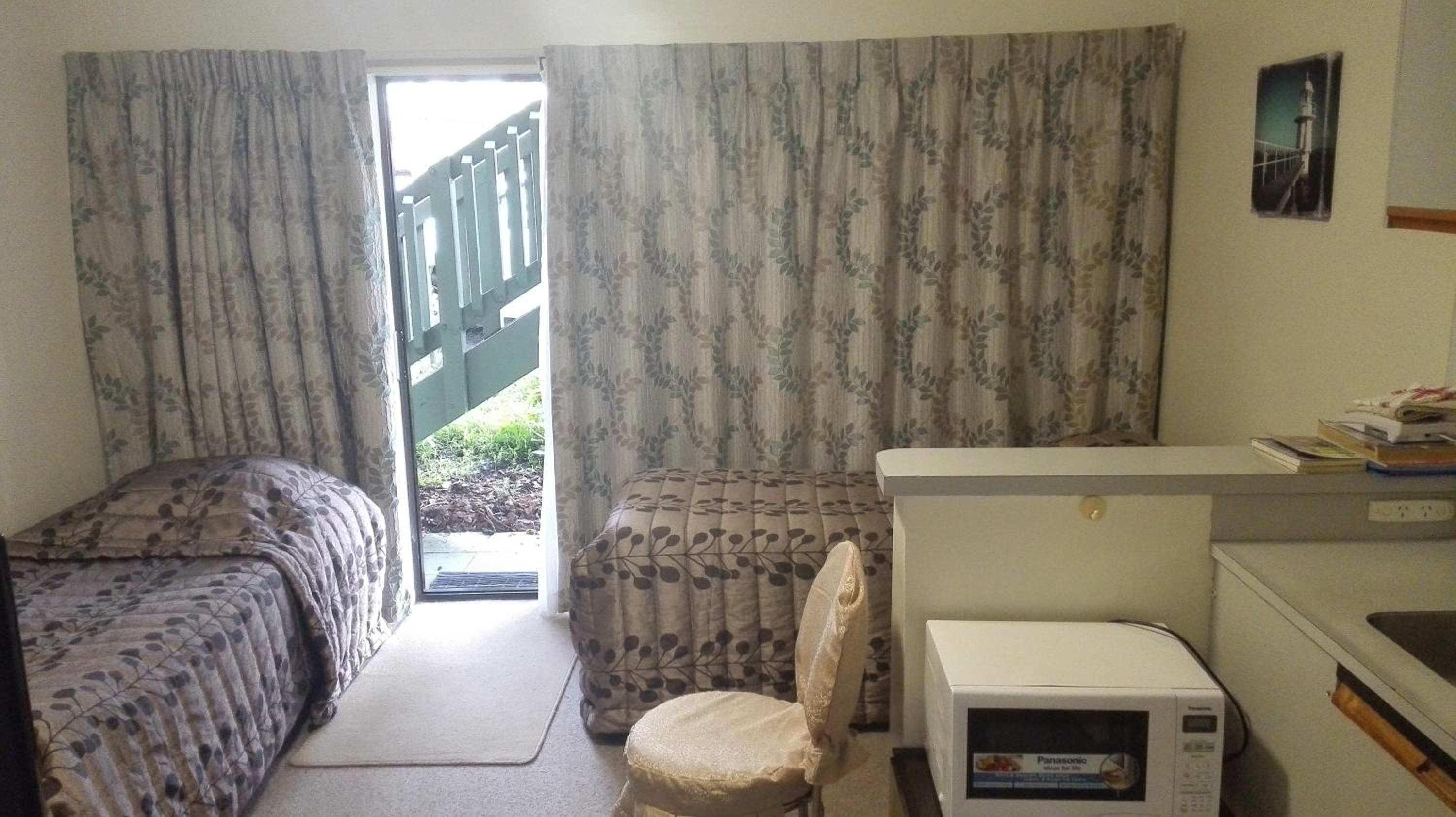 One-Bedroom Apartment - Photo 3