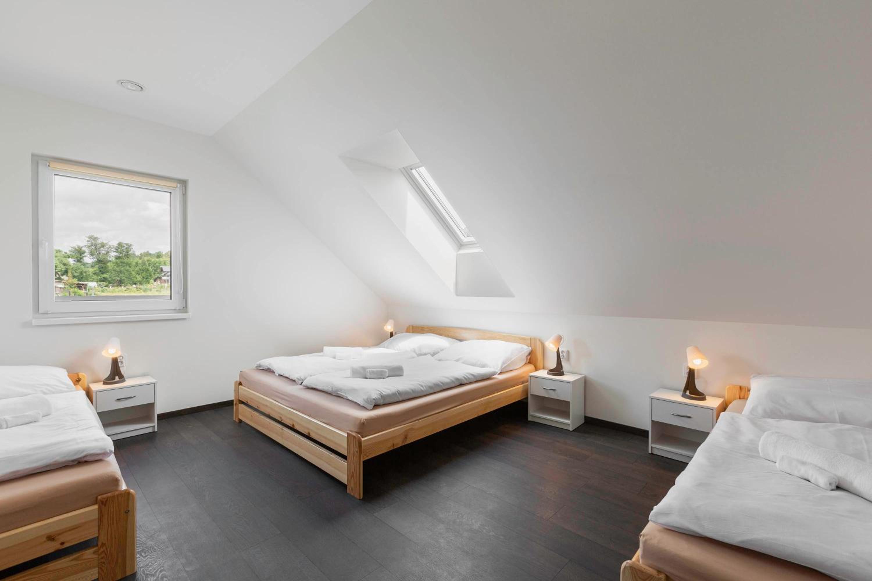 Six-Bedroom House photo 2