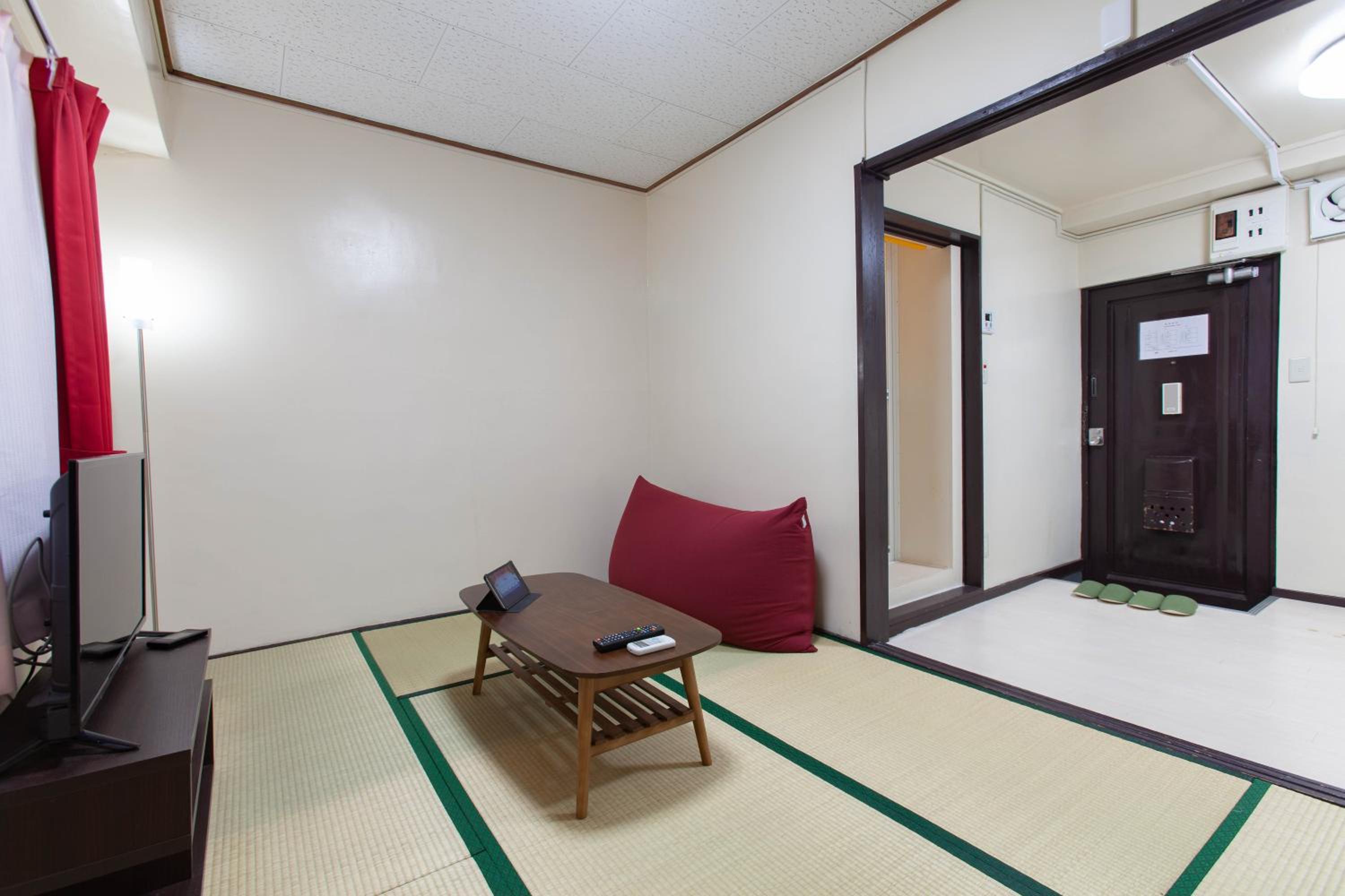 One-Bedroom Apartment photo 1