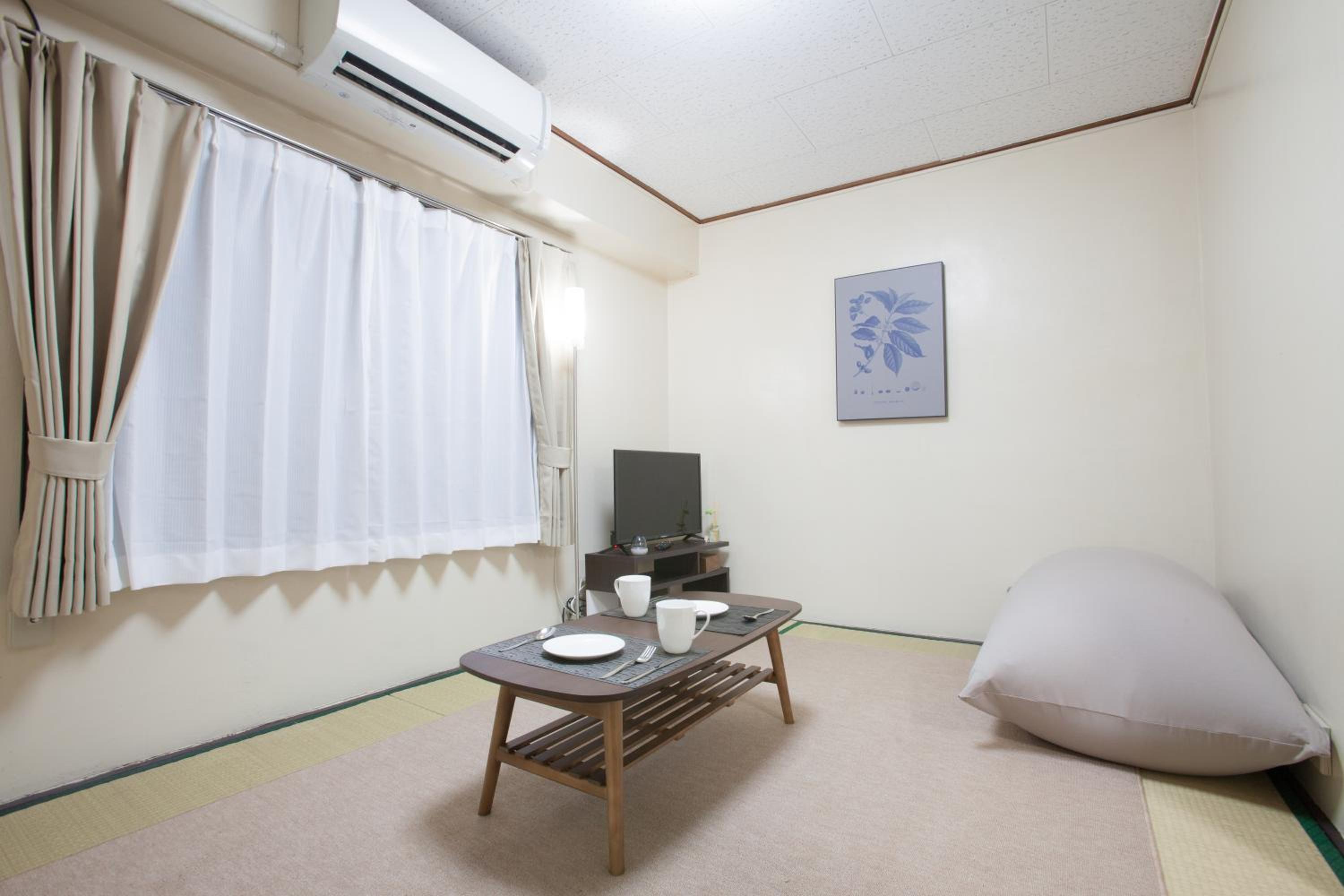 One-Bedroom Apartment photo 1