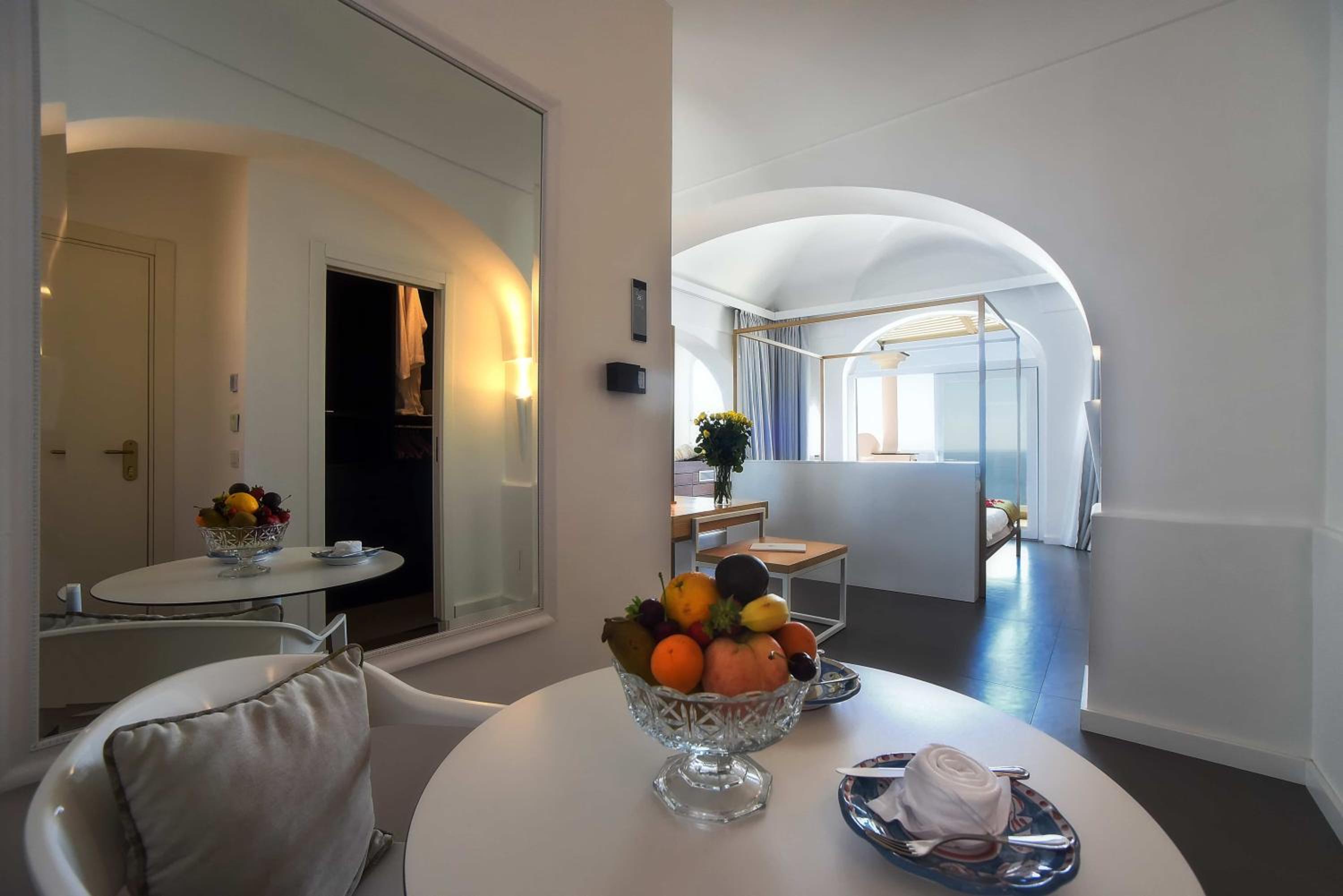 Executive Suite with Sauna and Indoor Bathtub photo 2