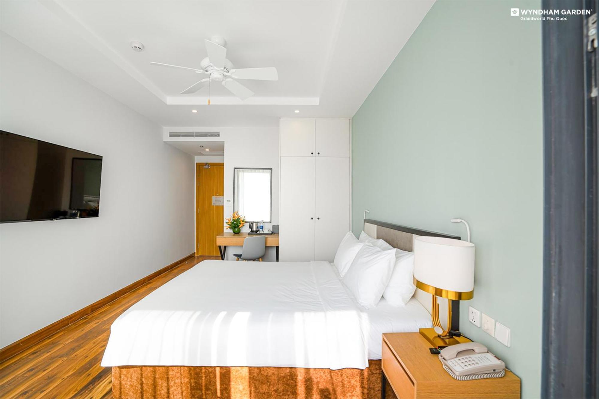 Superior King Room  photo 2