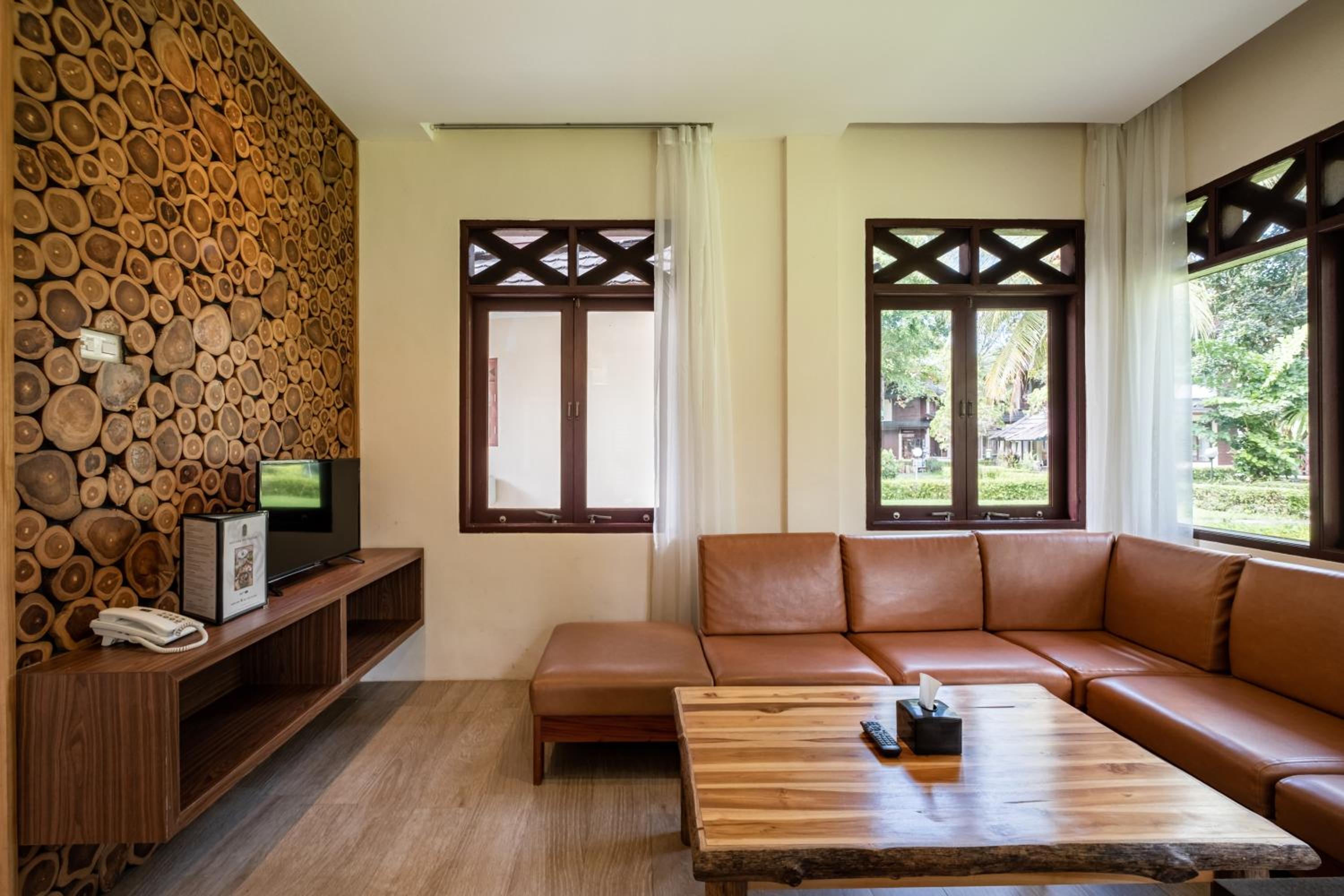 Deluxe Two-Bedroom Cottage