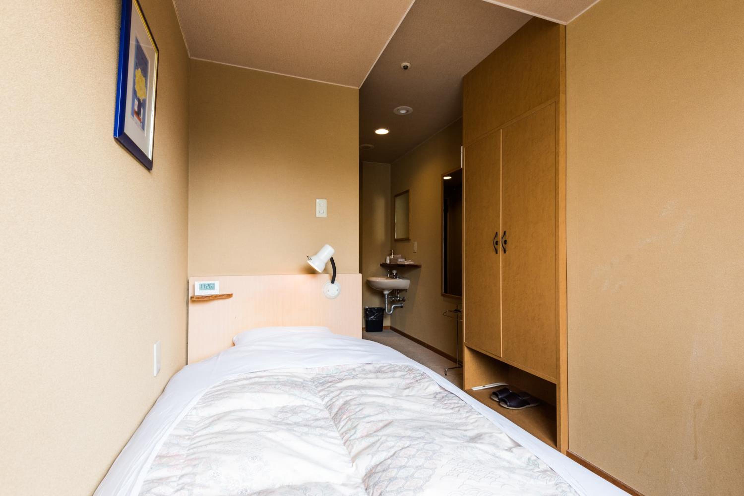 Single Room - Smoking photo 2
