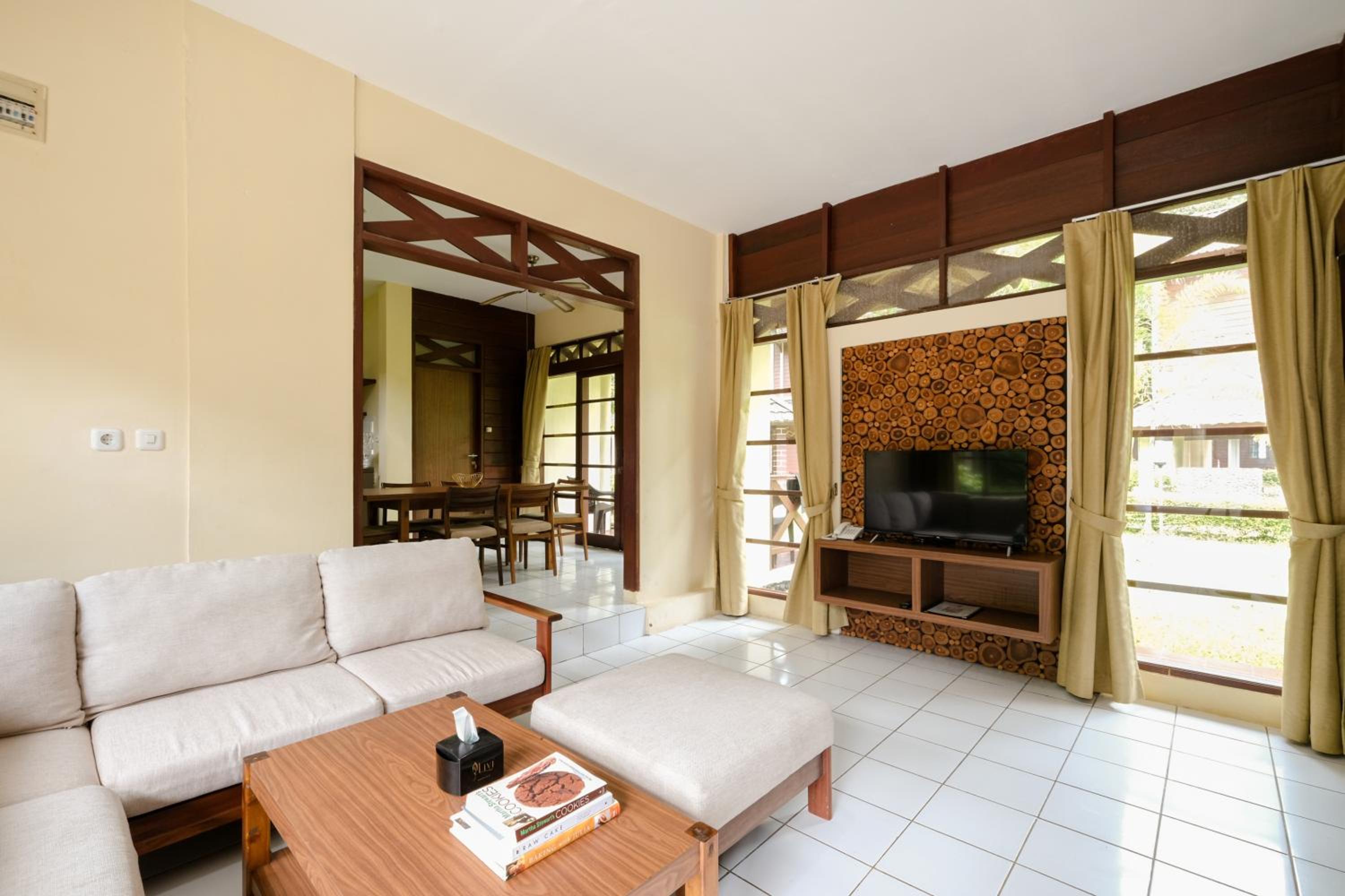 Deluxe Four-Bedroom Cottage