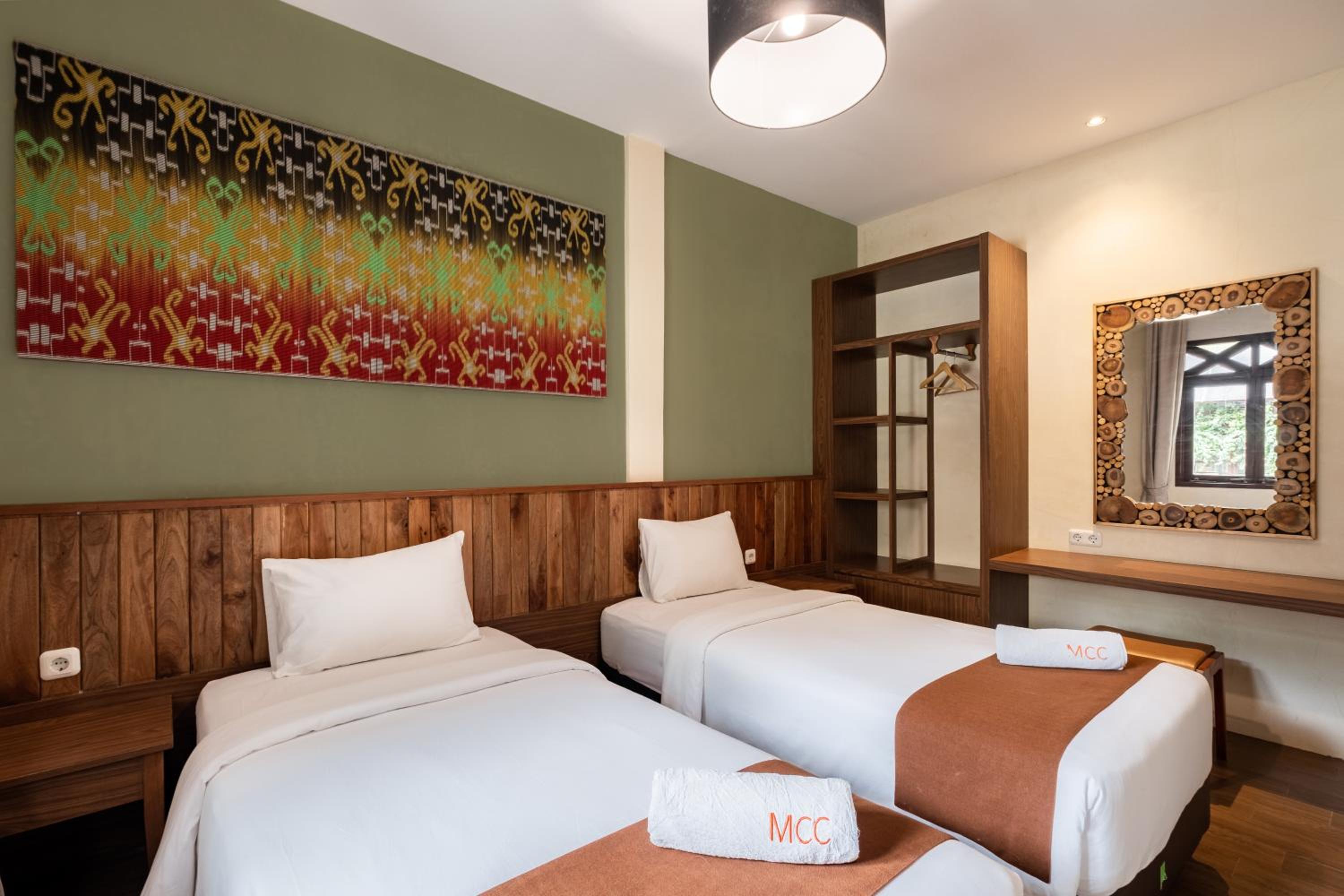 Royal Four-Bedroom Cottage - Photo 2