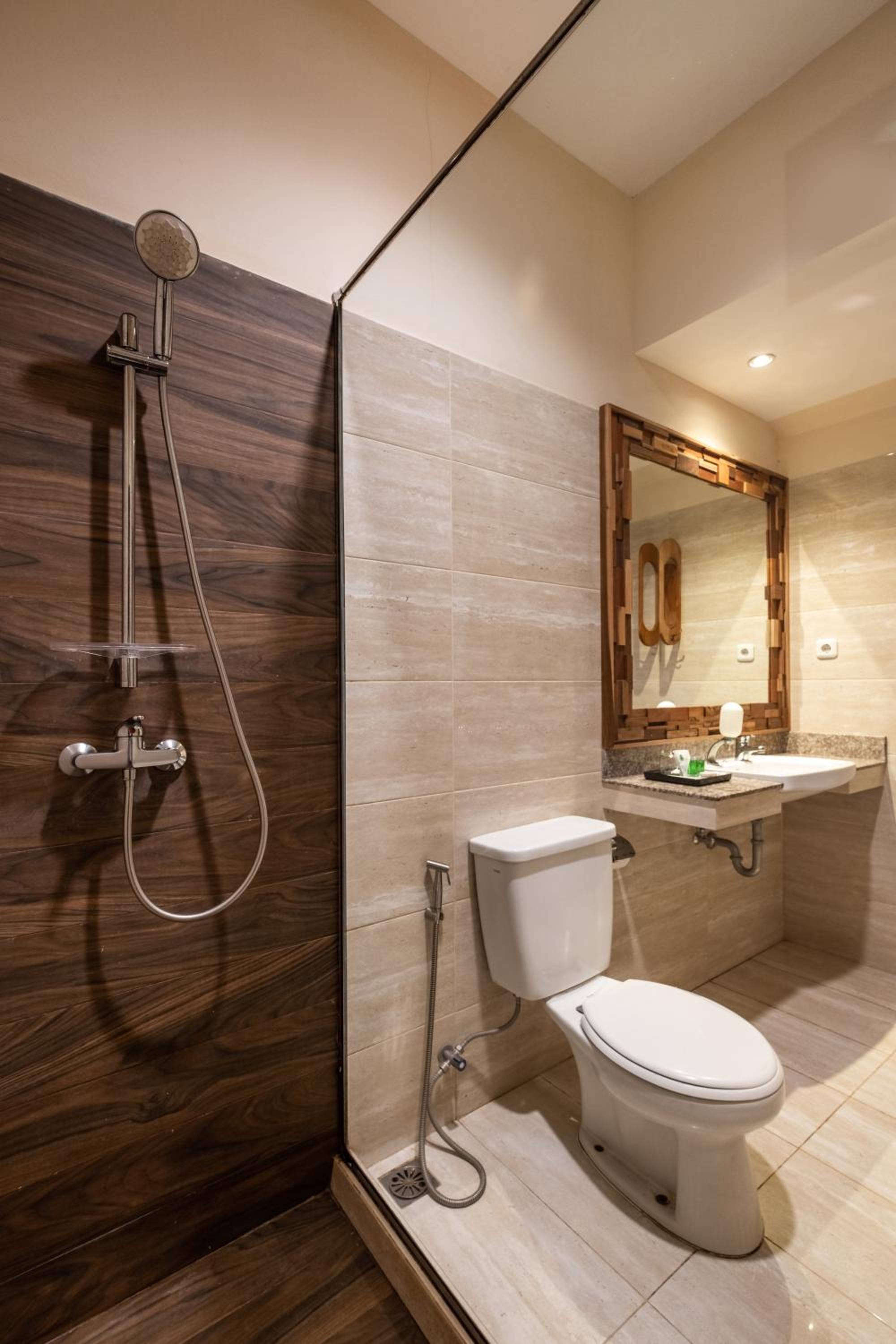 Royal Four-Bedroom Cottage - Photo 10