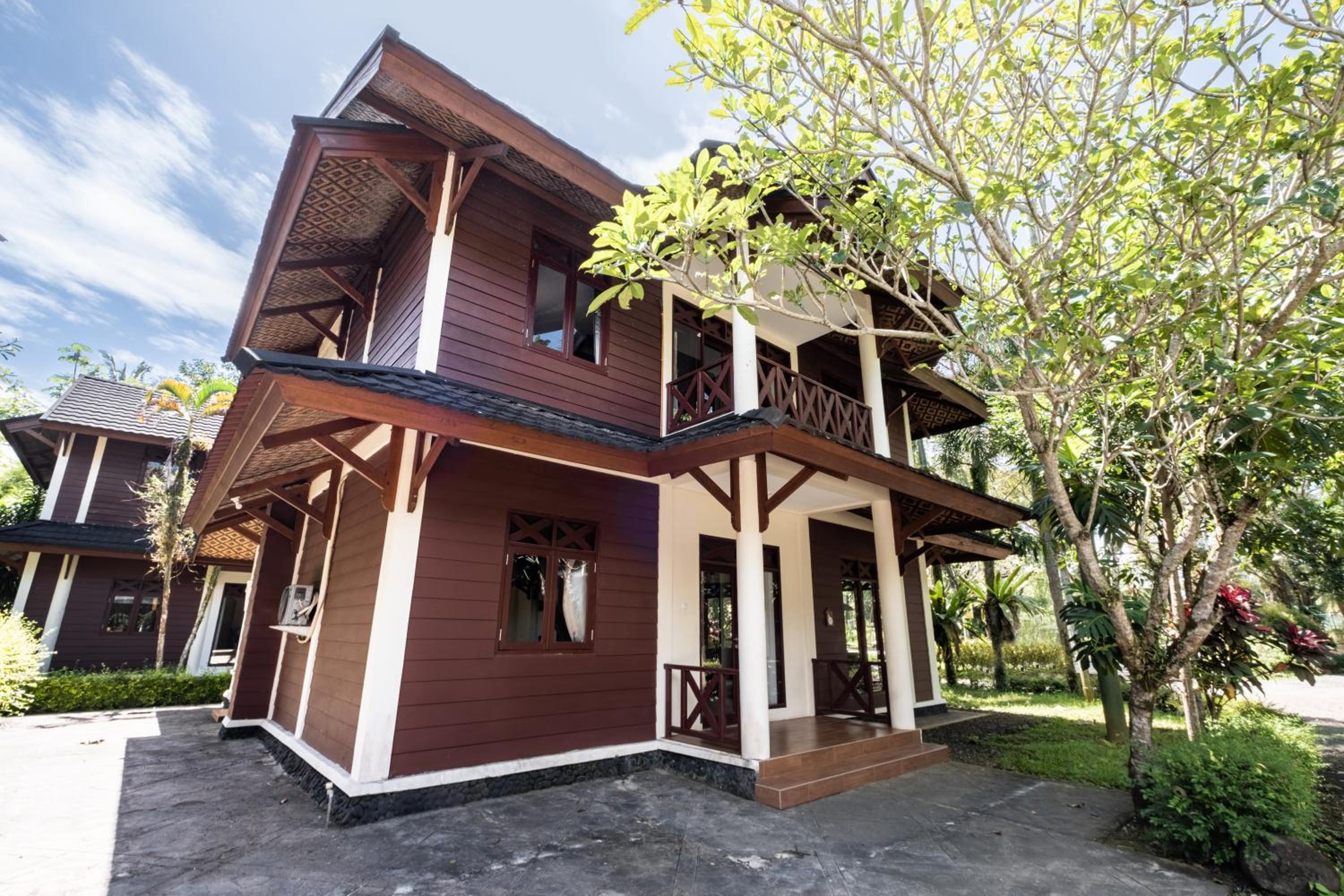 Royal Four-Bedroom Cottage - Photo 8