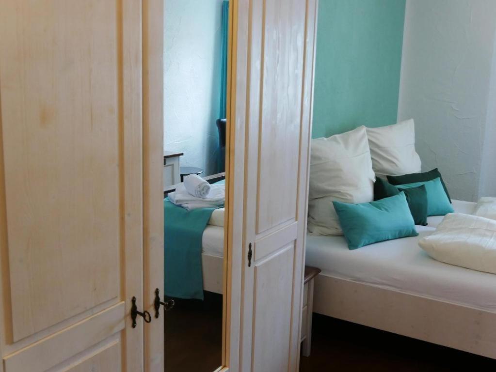 Standard Double Room - Photo 8