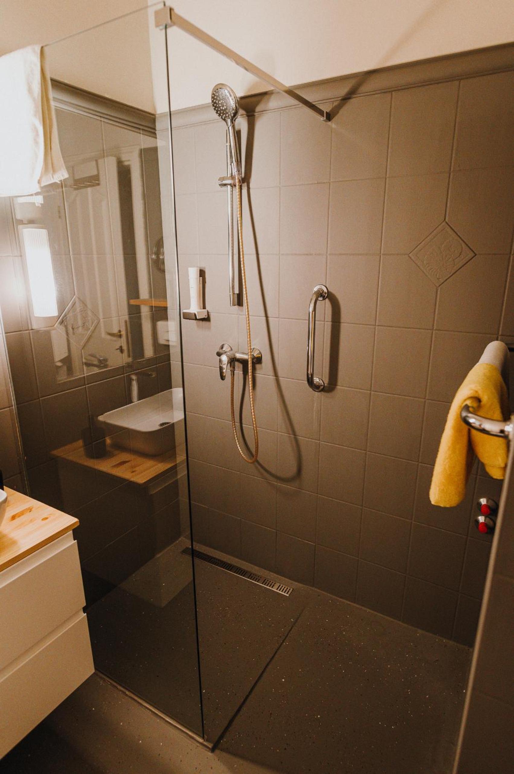 Double Room - Photo 8