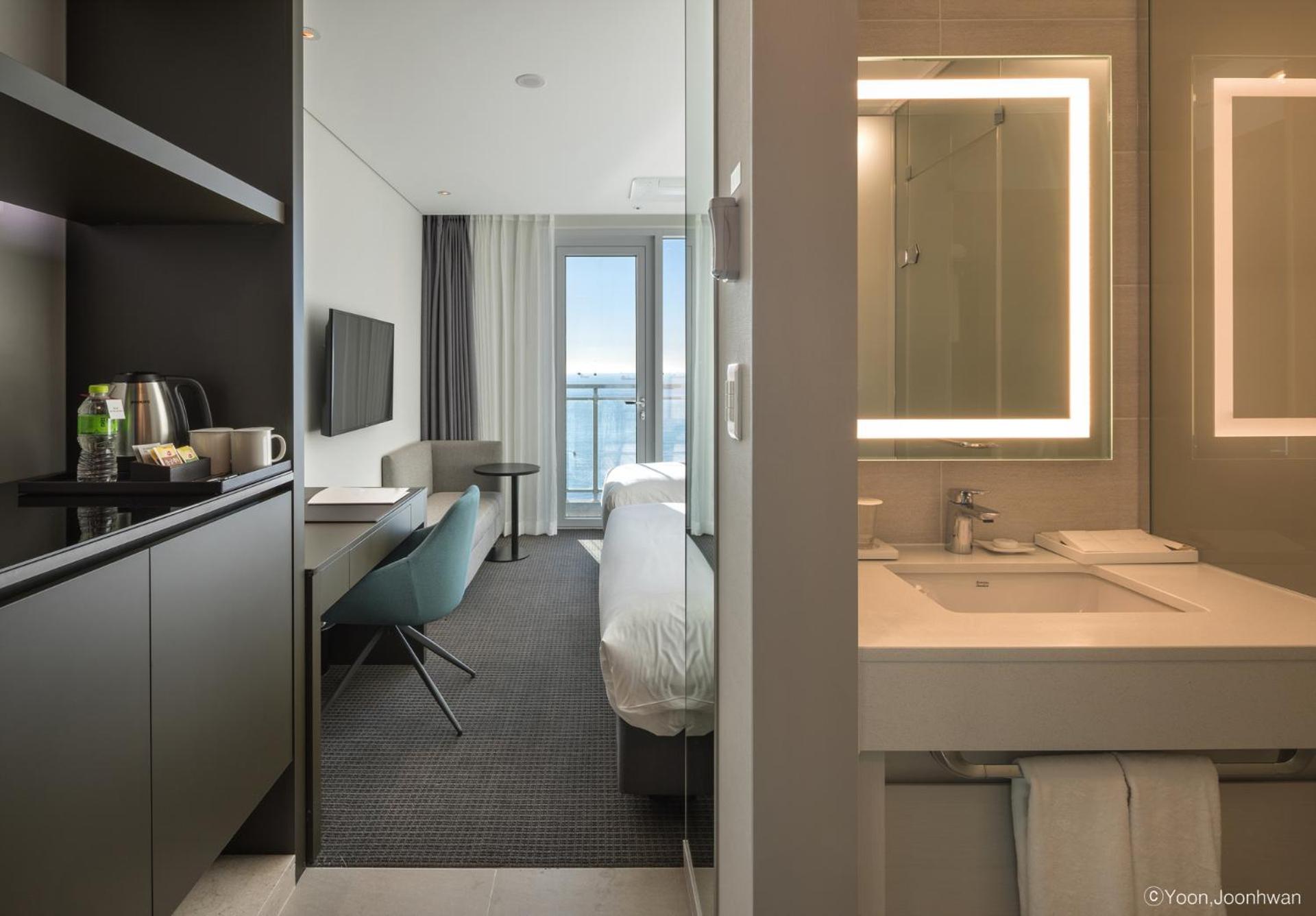Deluxe Family Twin Room with Sea View and Terrace - Photo 2