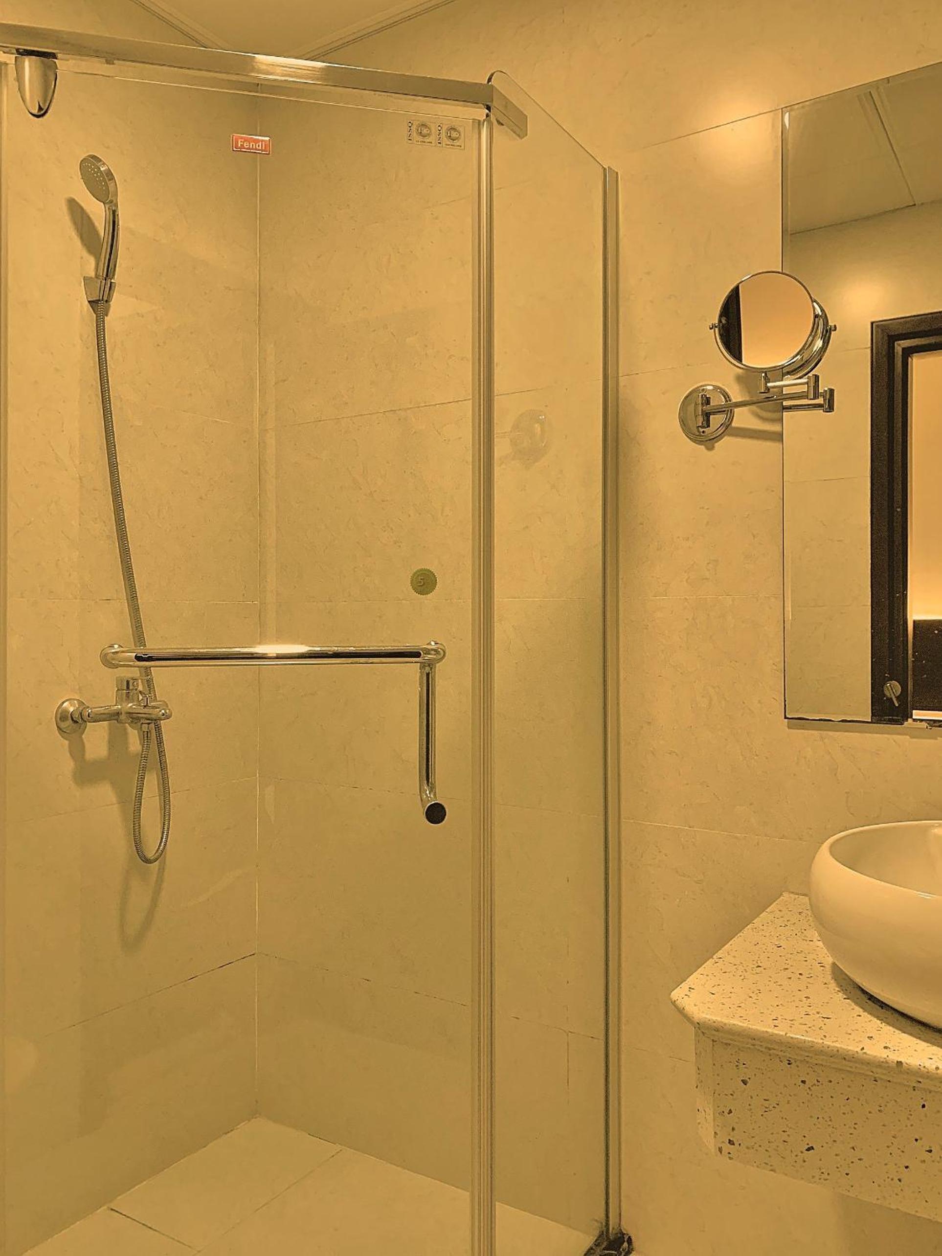 Twin Room - Photo 10