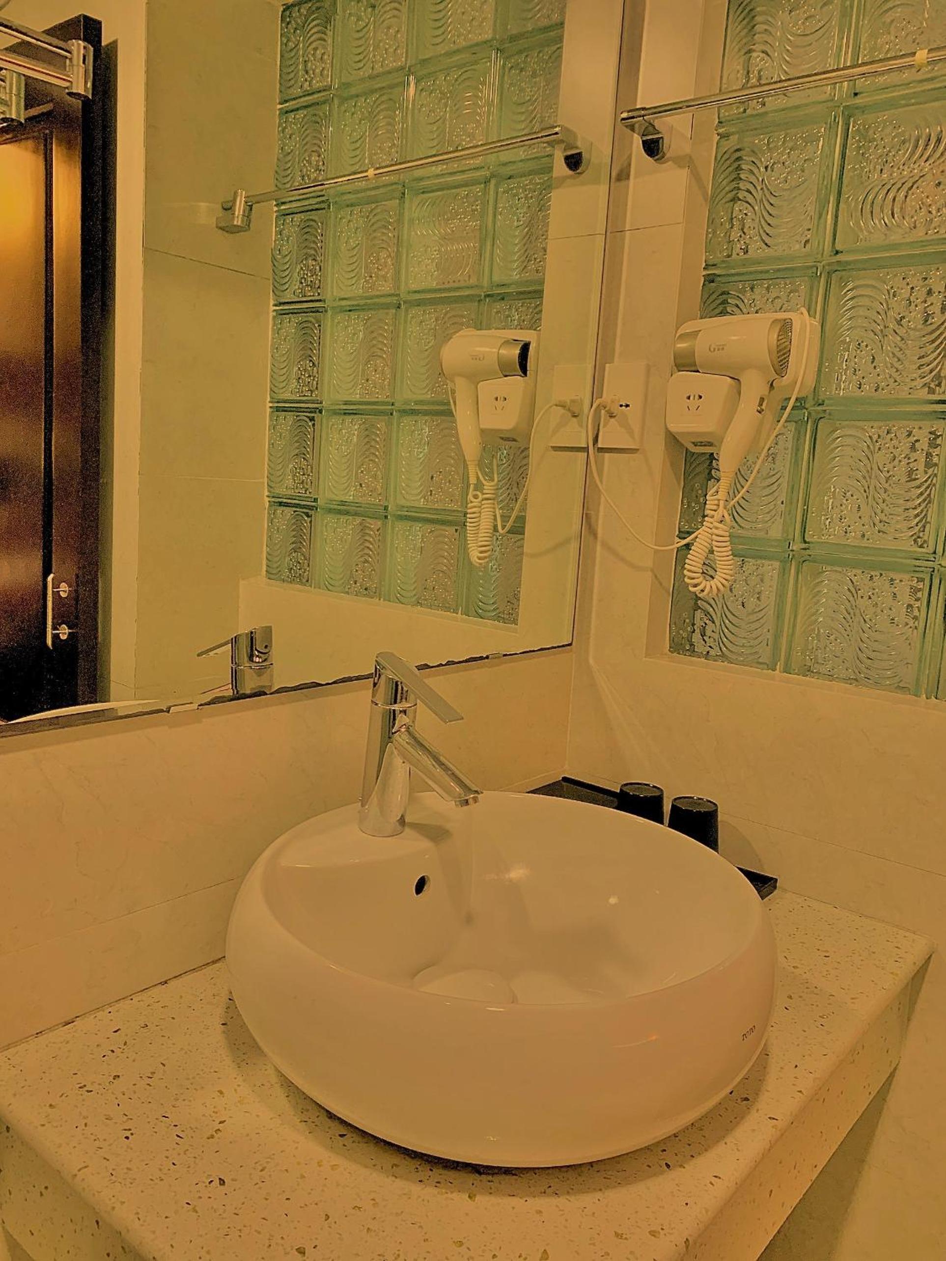 Twin Room - Photo 9