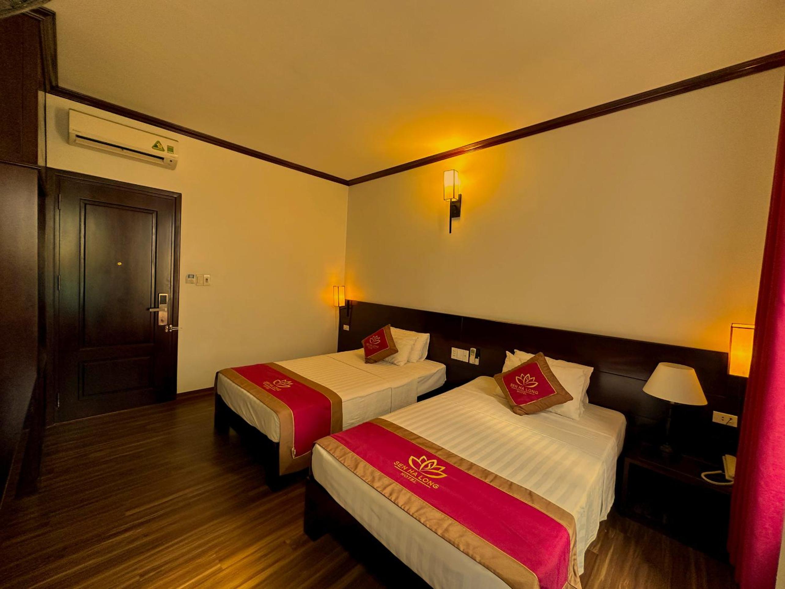 Twin Room - Photo 11