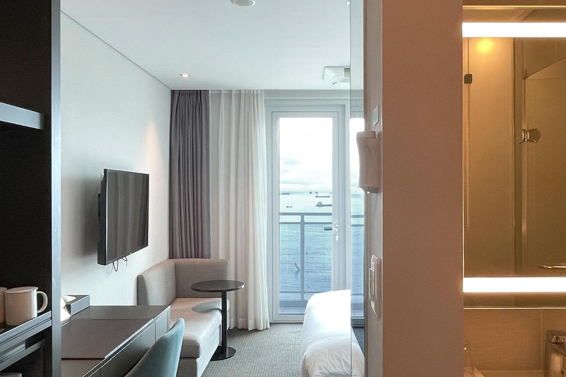 Queen Room with Sea View and Terrace - Photo 2