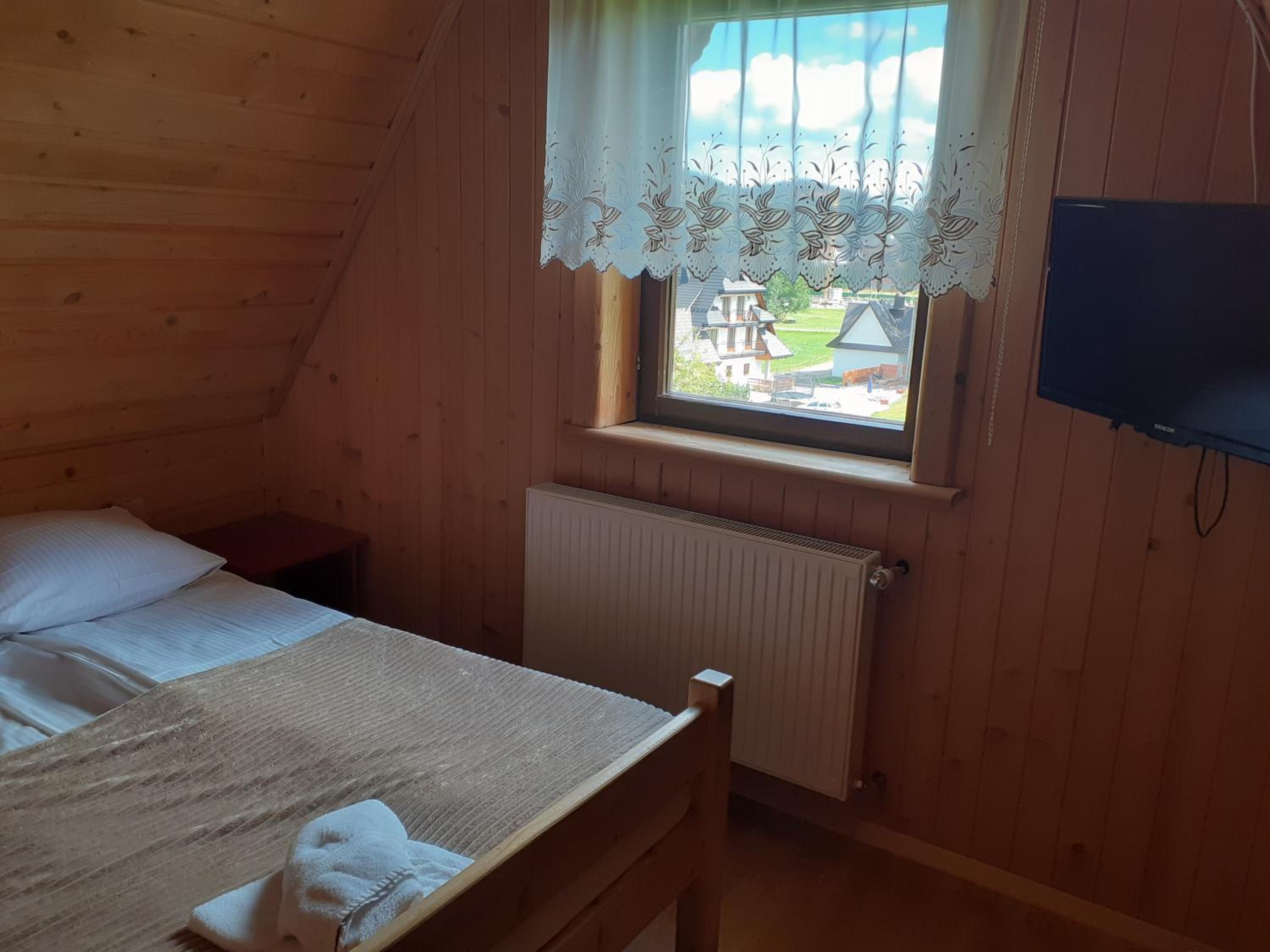 Quadruple Room with Mountain View photo 3