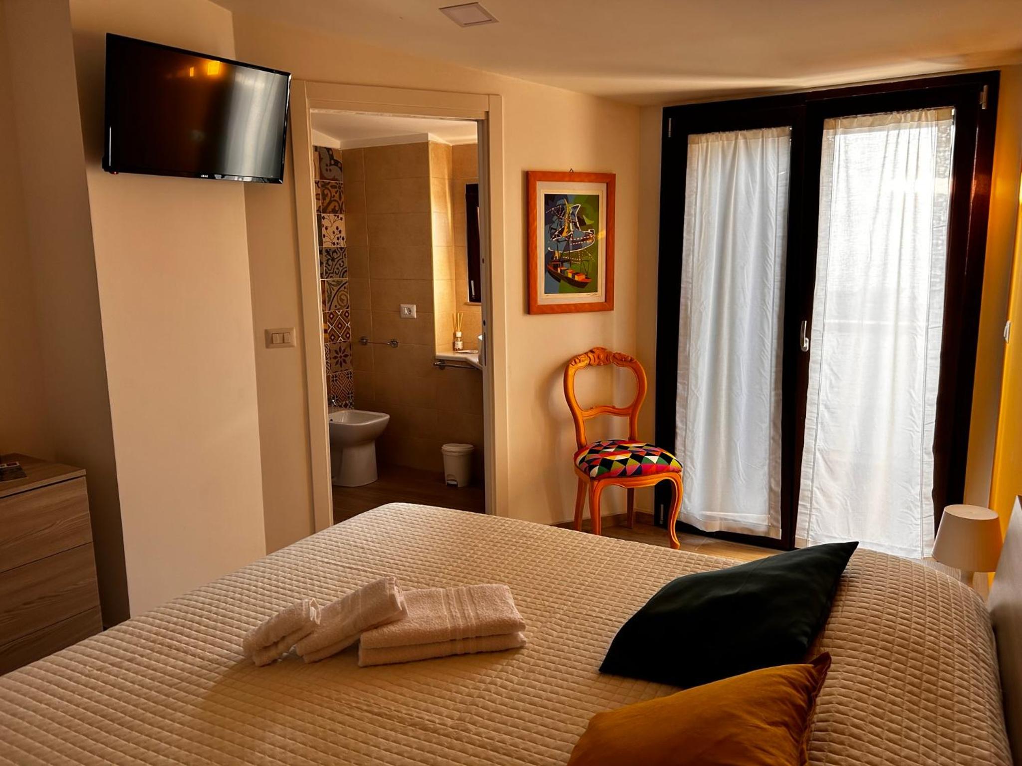 Double Room with Sea View - Photo 4