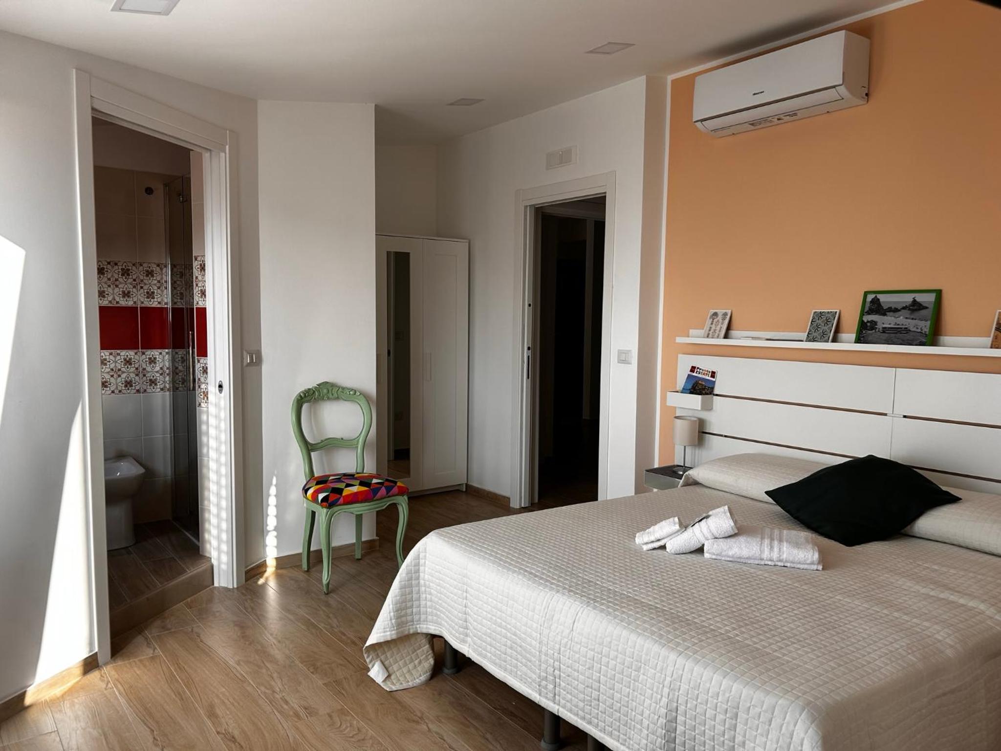 Double or Twin Room with Sea View - Photo 3