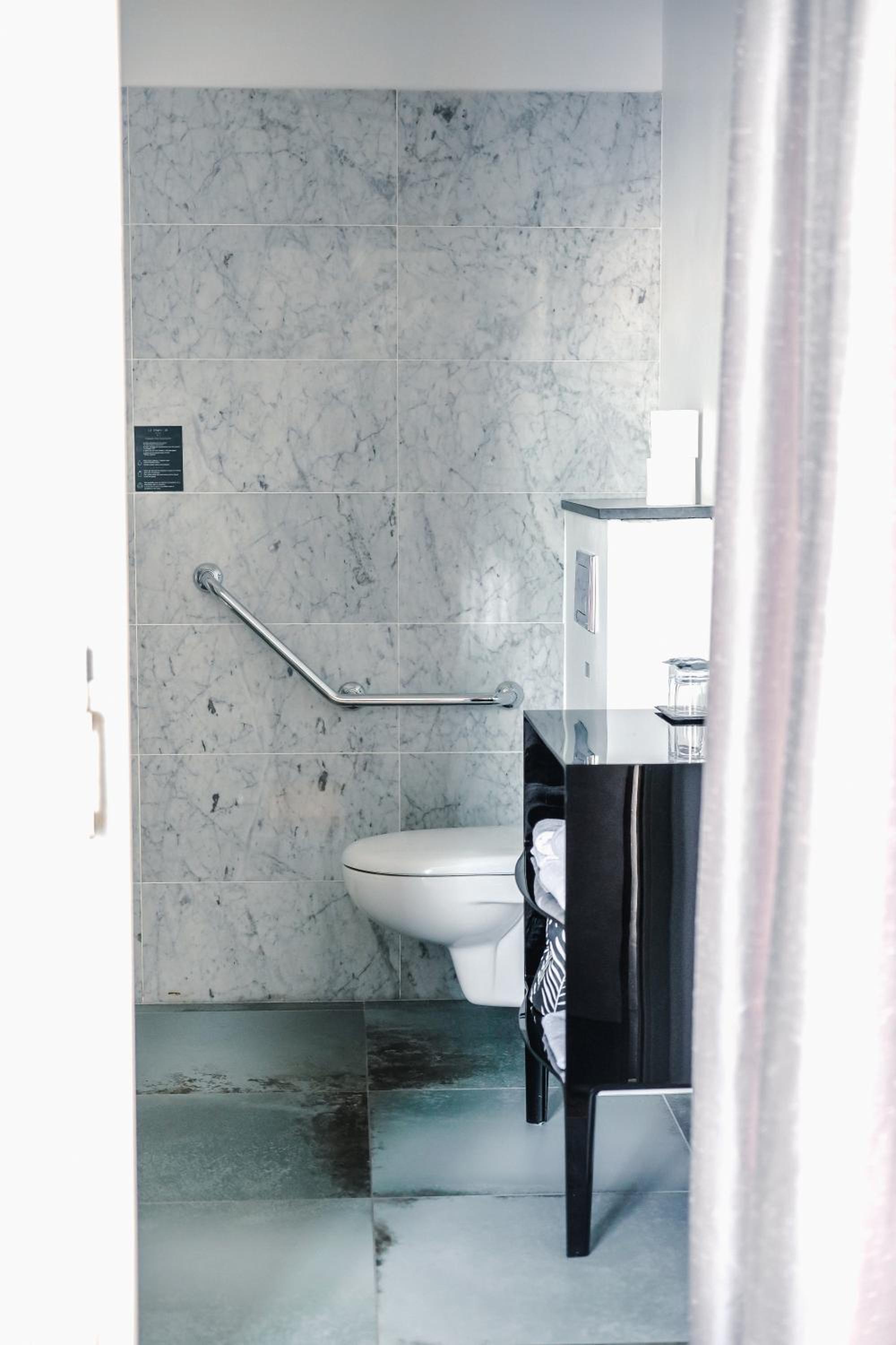 Standard Double Room - Disability Access photo 3