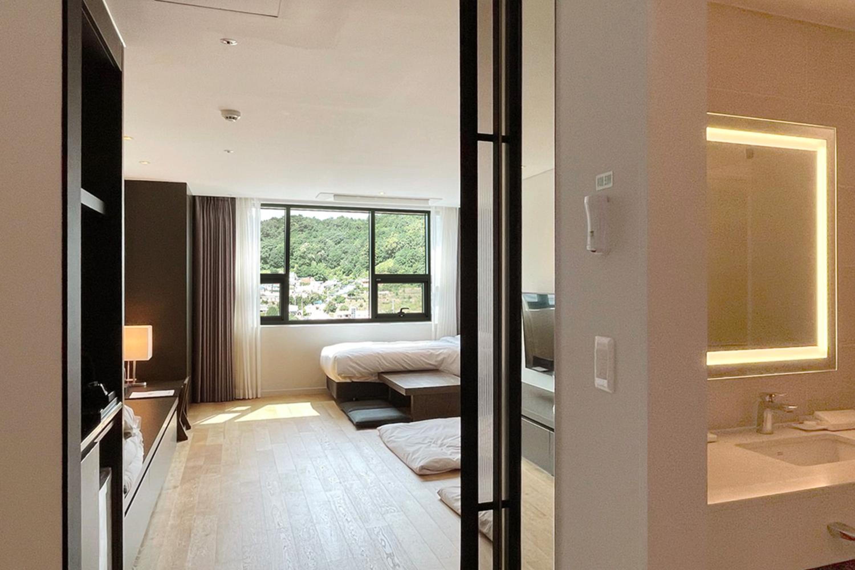Korean-Style Ondol Suite City View - Photo 2