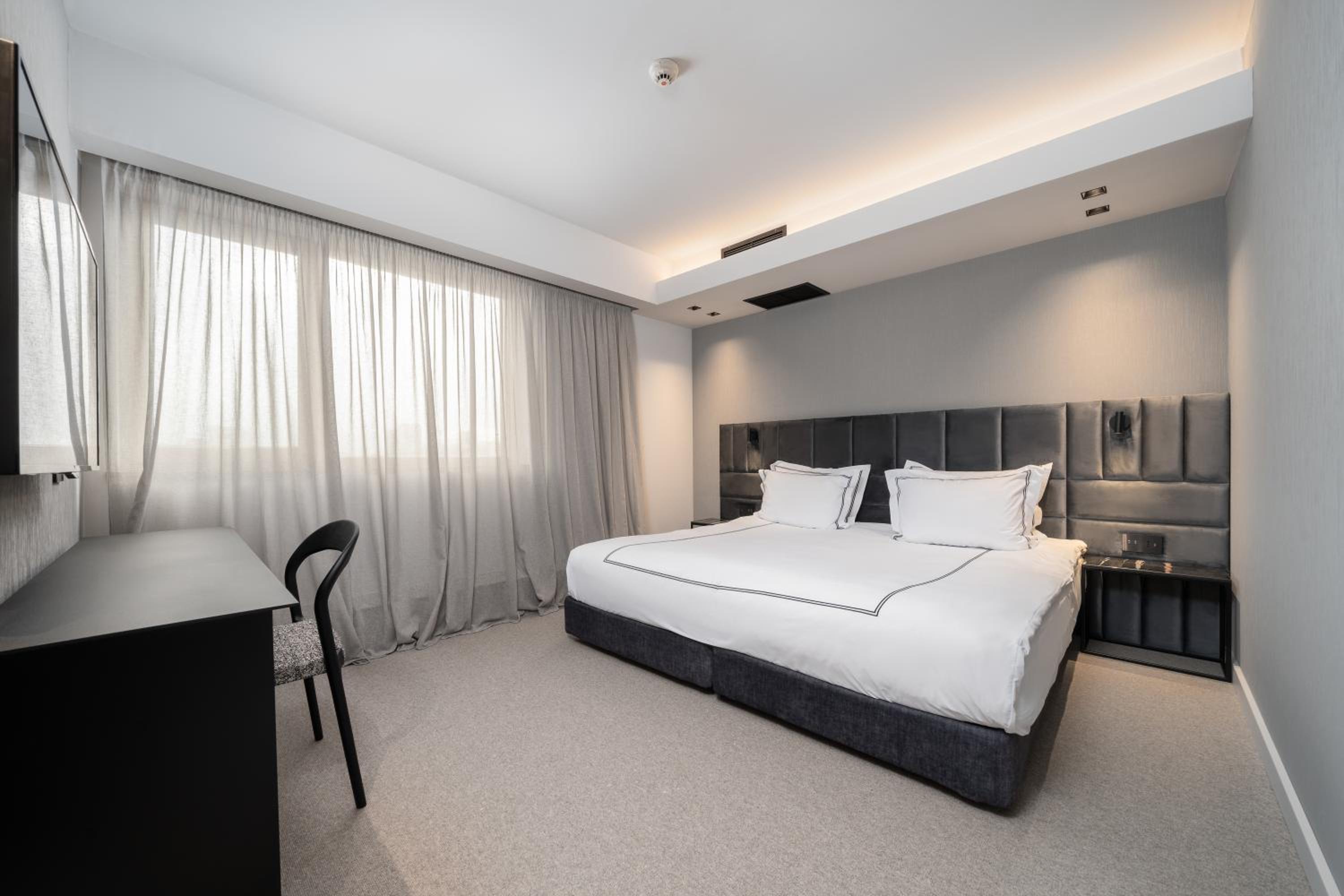 Deluxe 1 King Bed