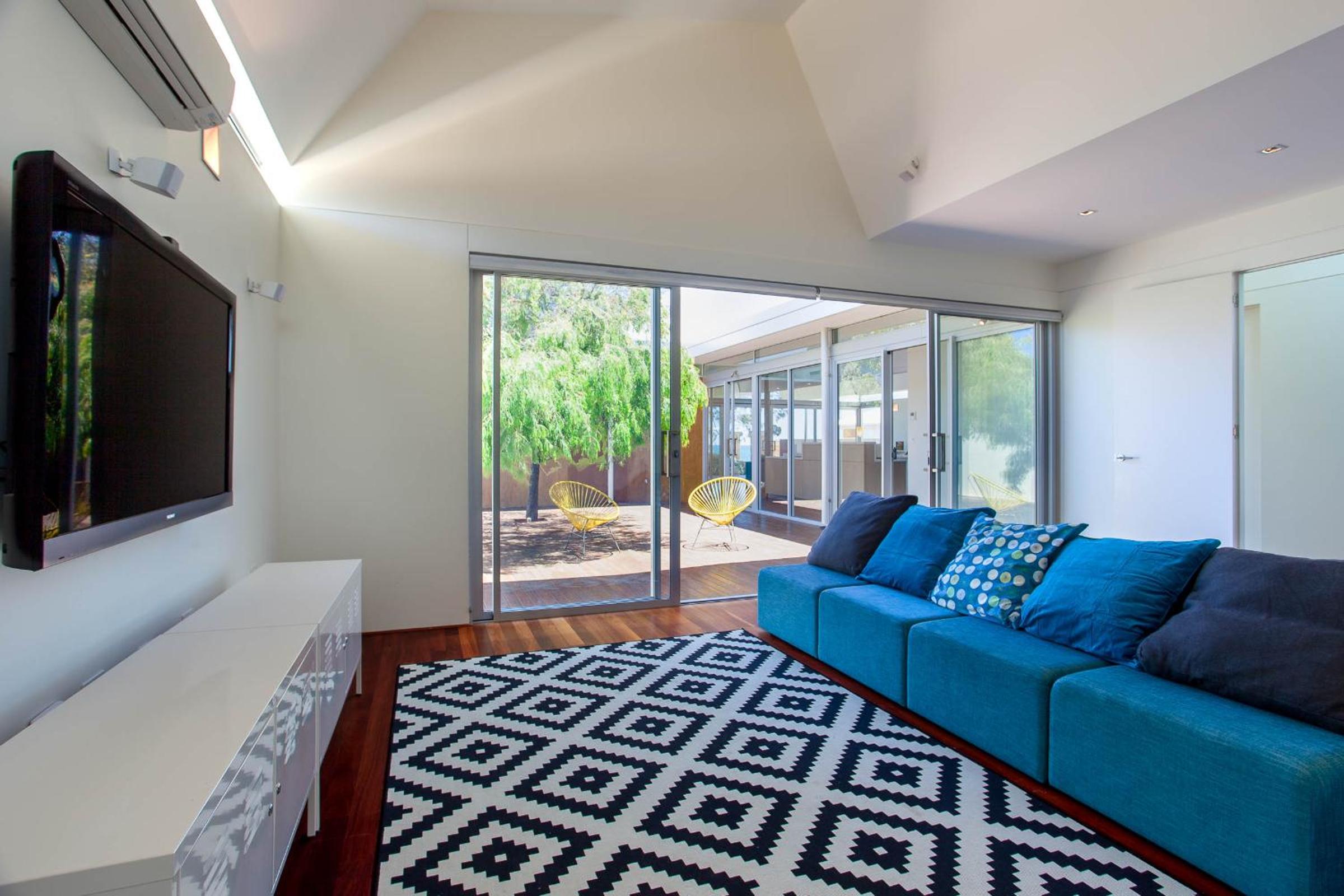 Four-Bedroom House photo 1