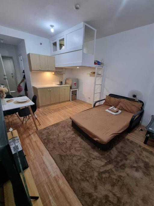 One-Bedroom Apartment photo 1