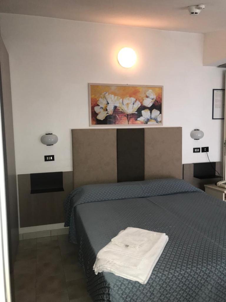 Economy Double Room - Photo 8