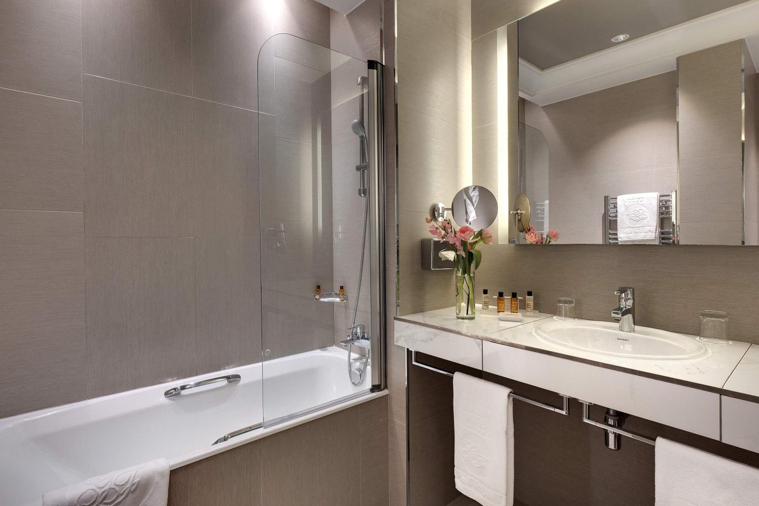 Superior Double Room With Balcony photo 2