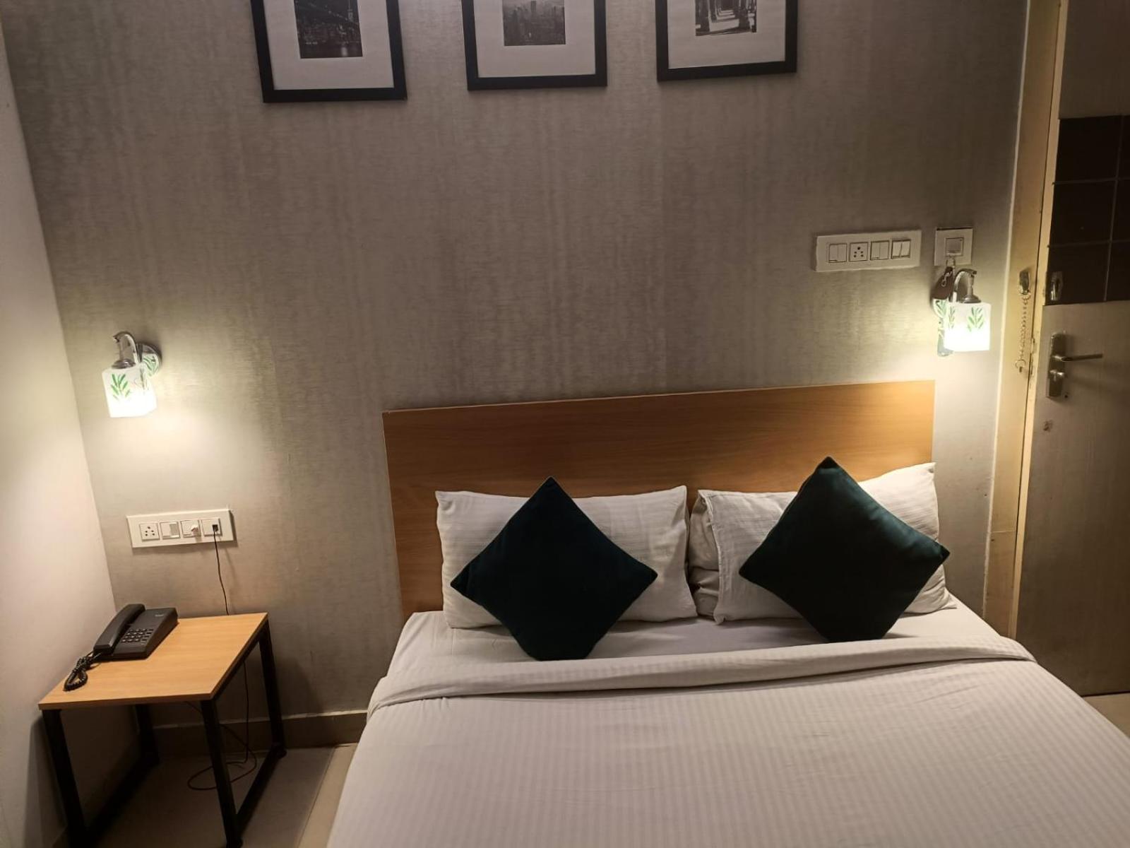Double Or Twin Room - Photo 3
