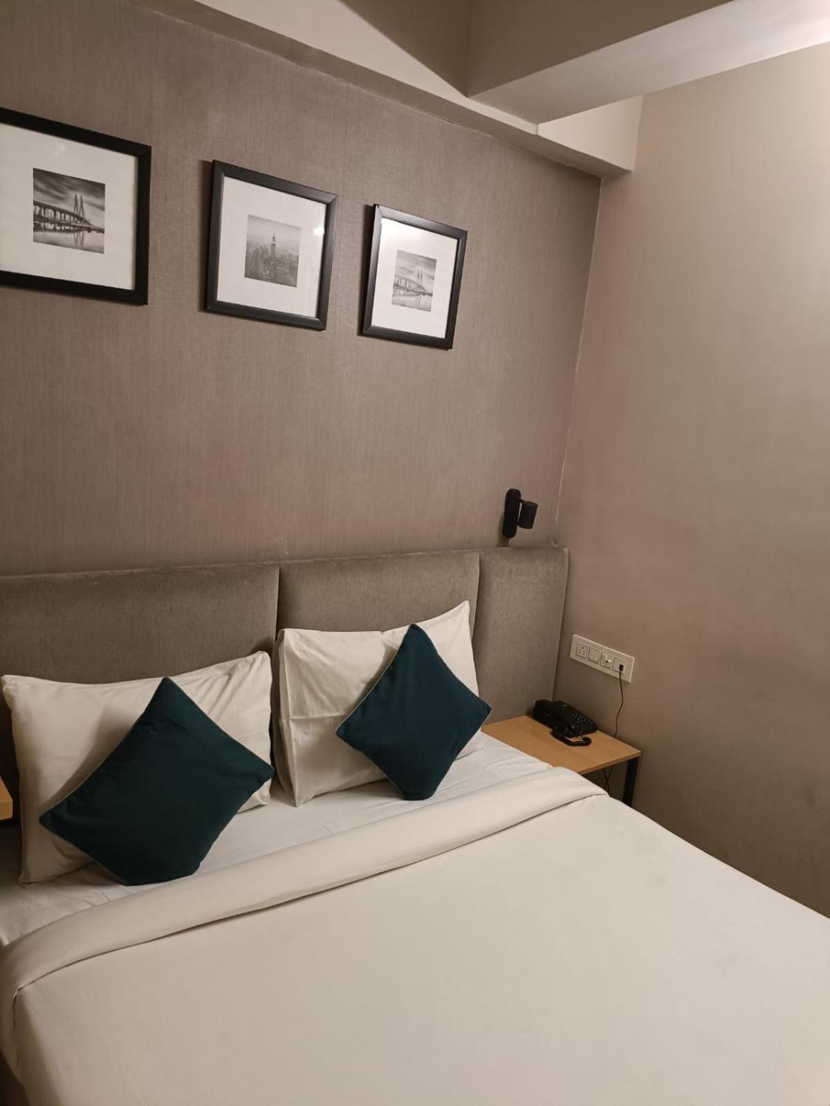 Double Or Twin Room - Photo 2