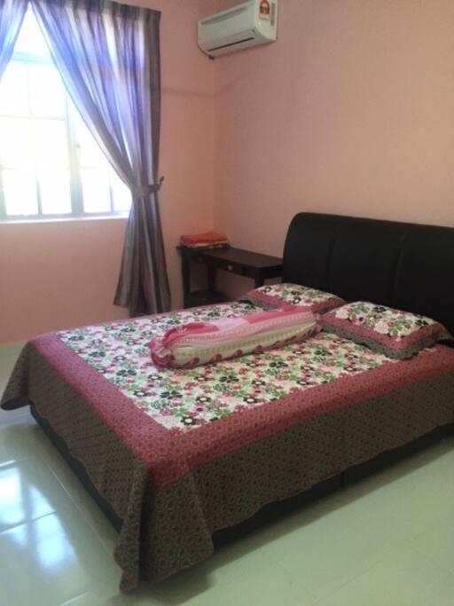 Three-Bedroom House photo 3