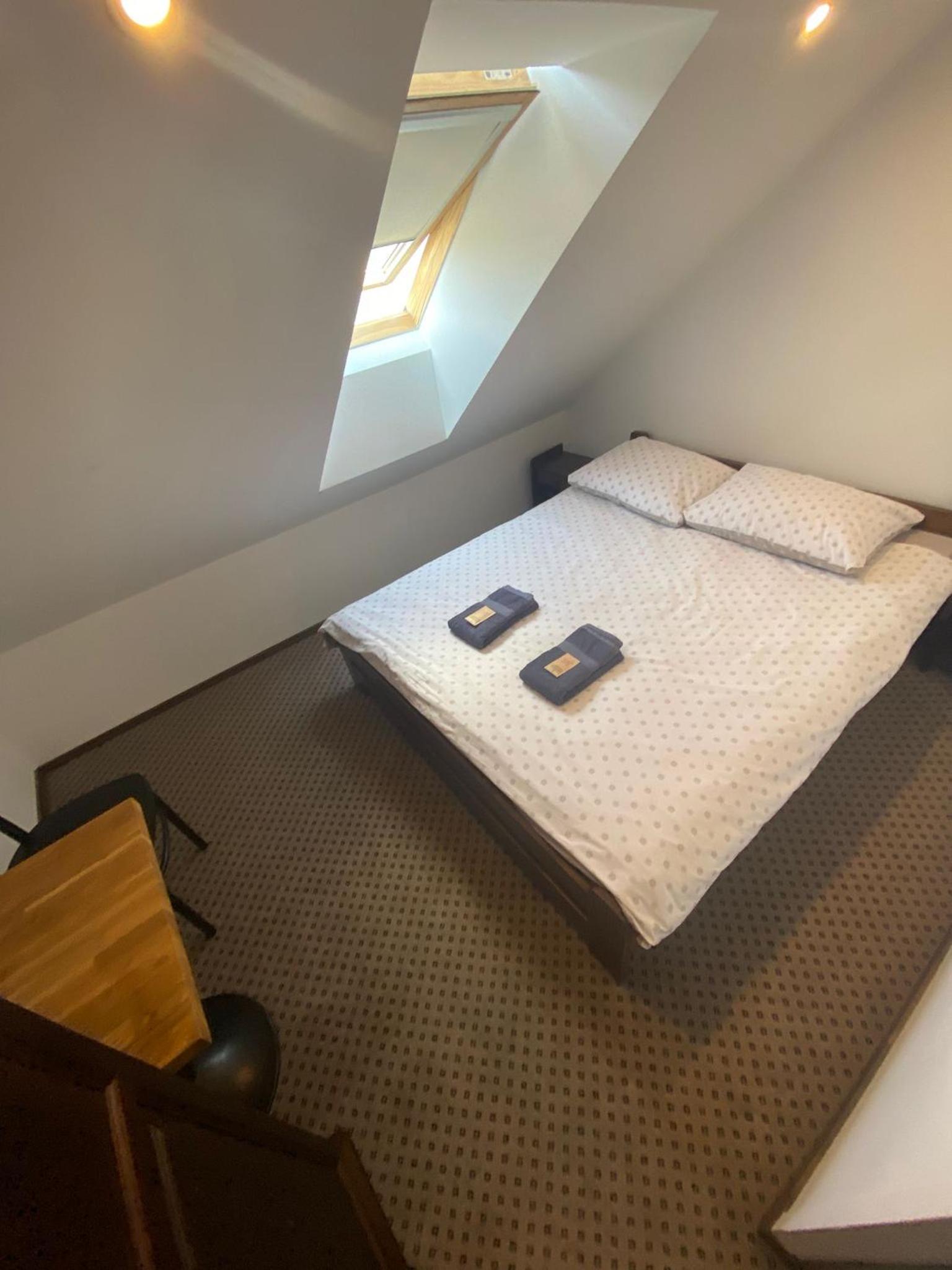 Standard Double Room - Photo 6
