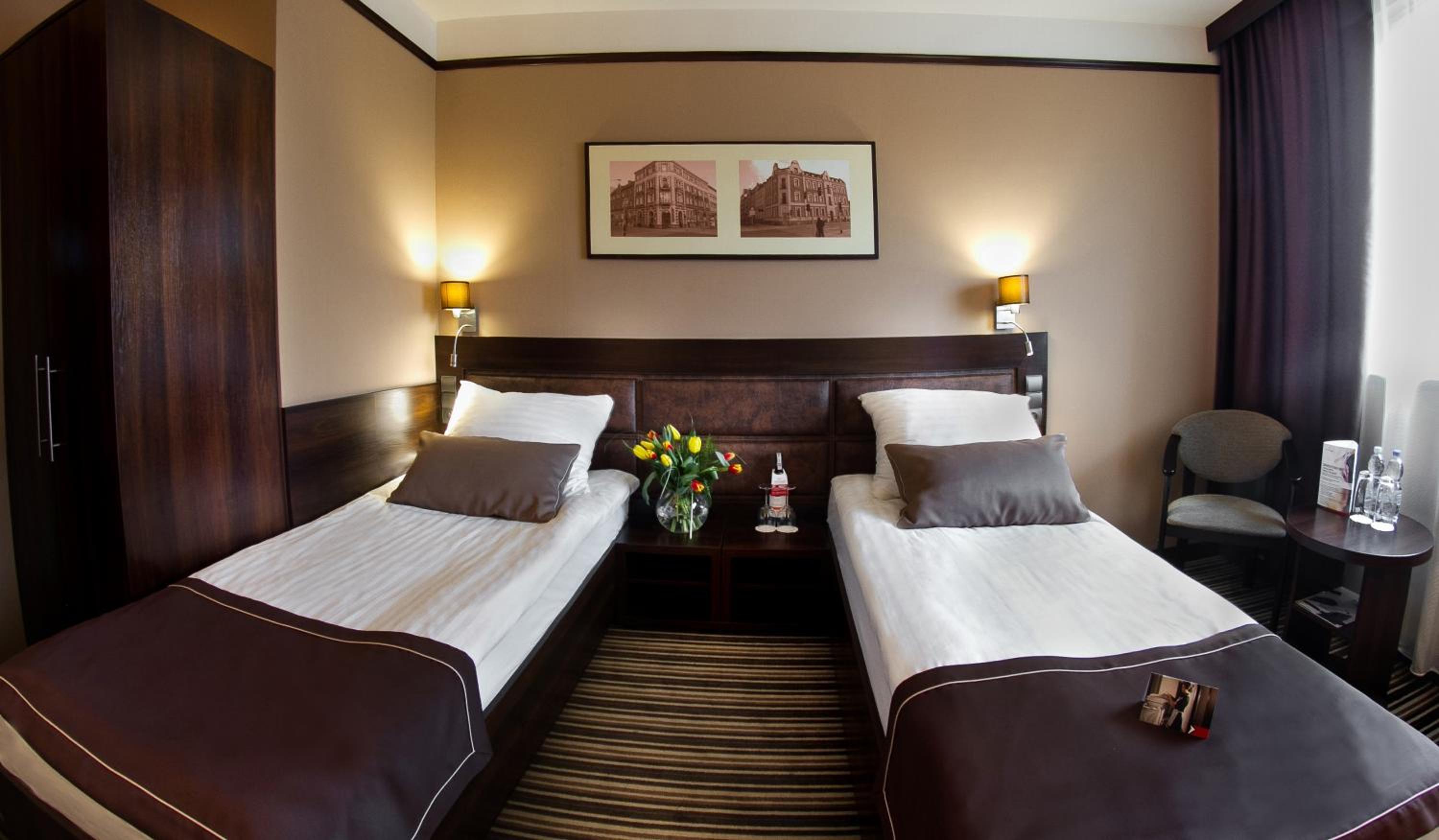 Business Twin Room - Photo 6