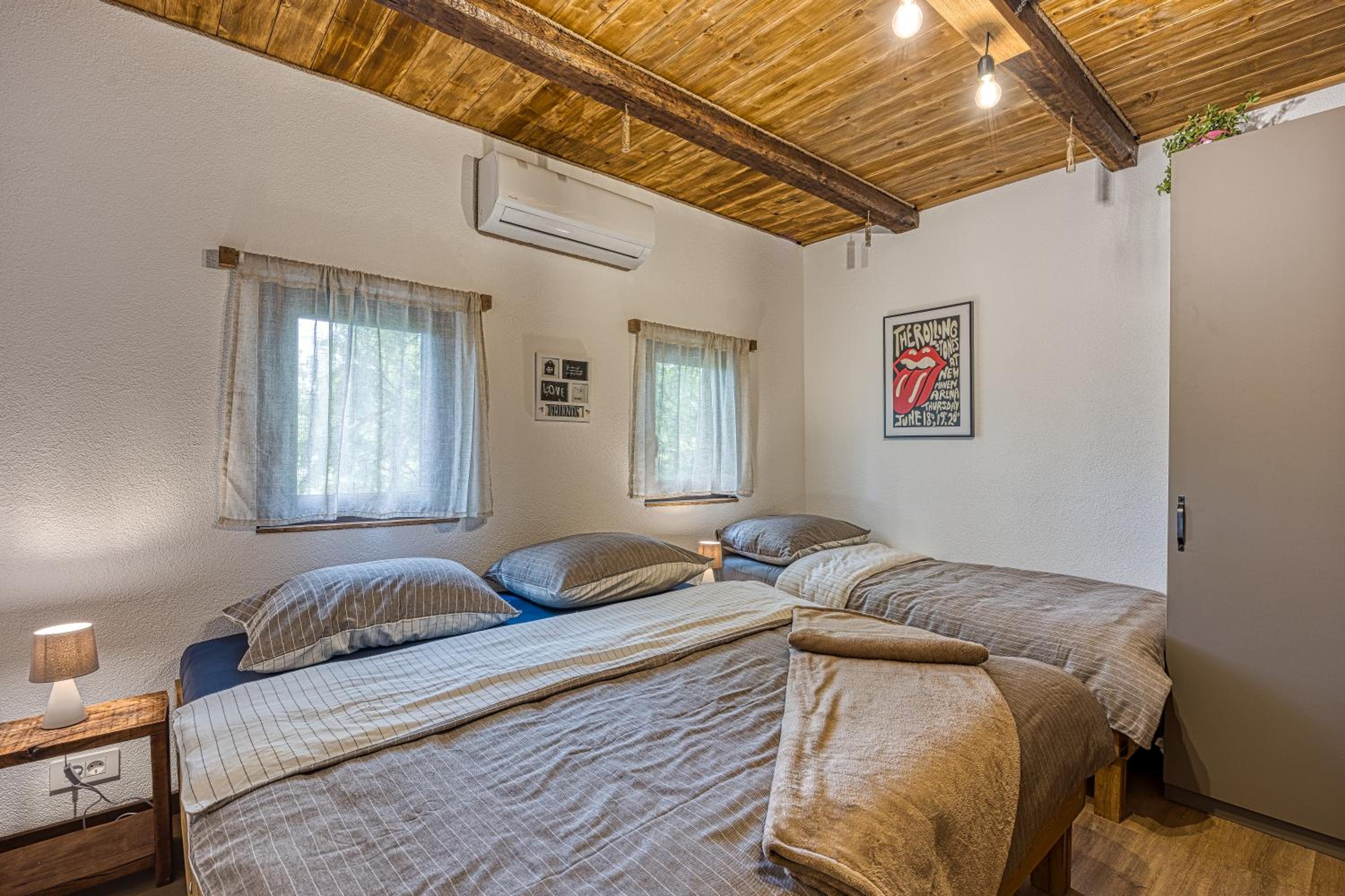One-Bedroom House photo 1