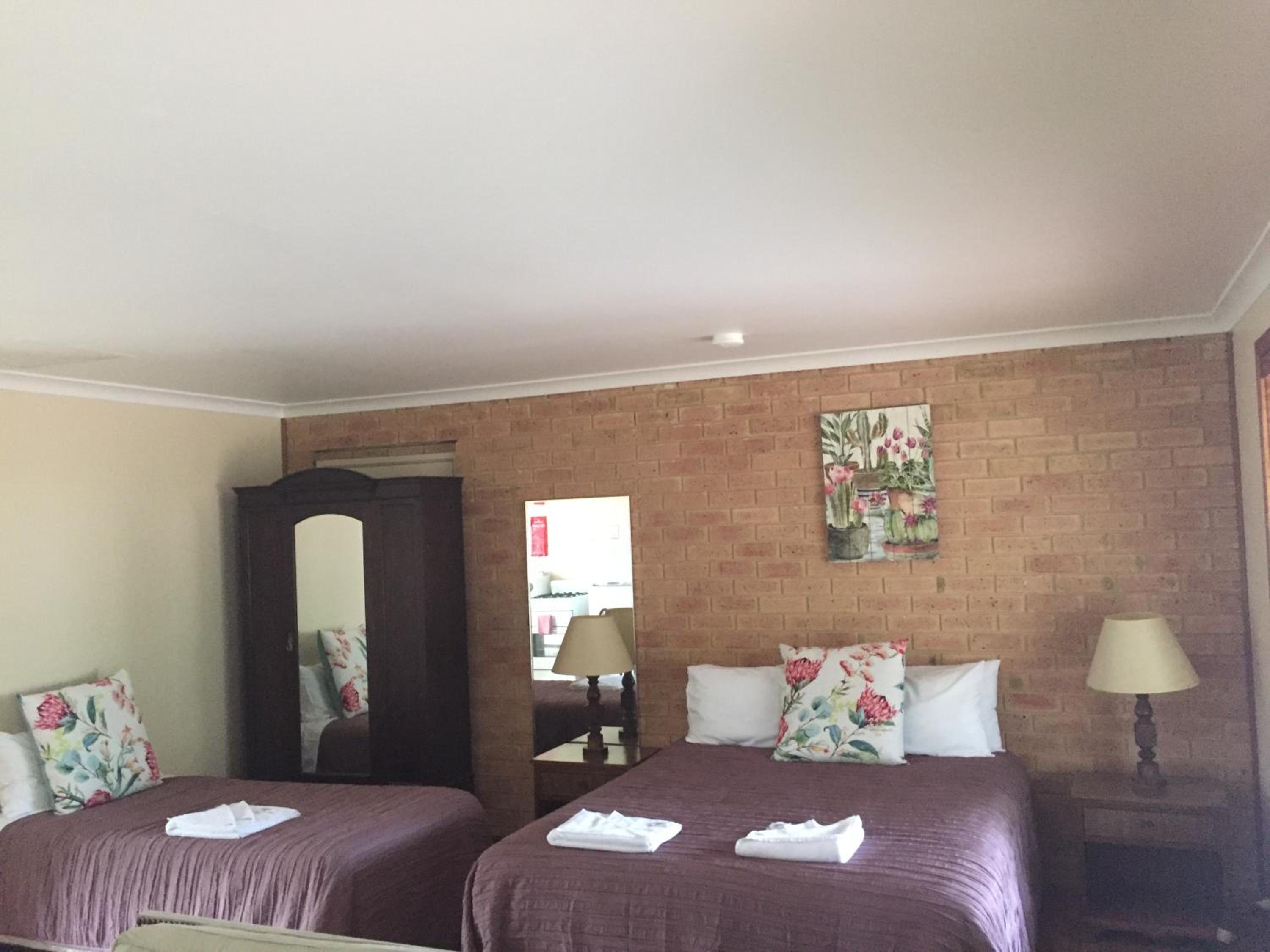 Premier Suite Single Fully Self Contained - Pet Friendly - Photo 1