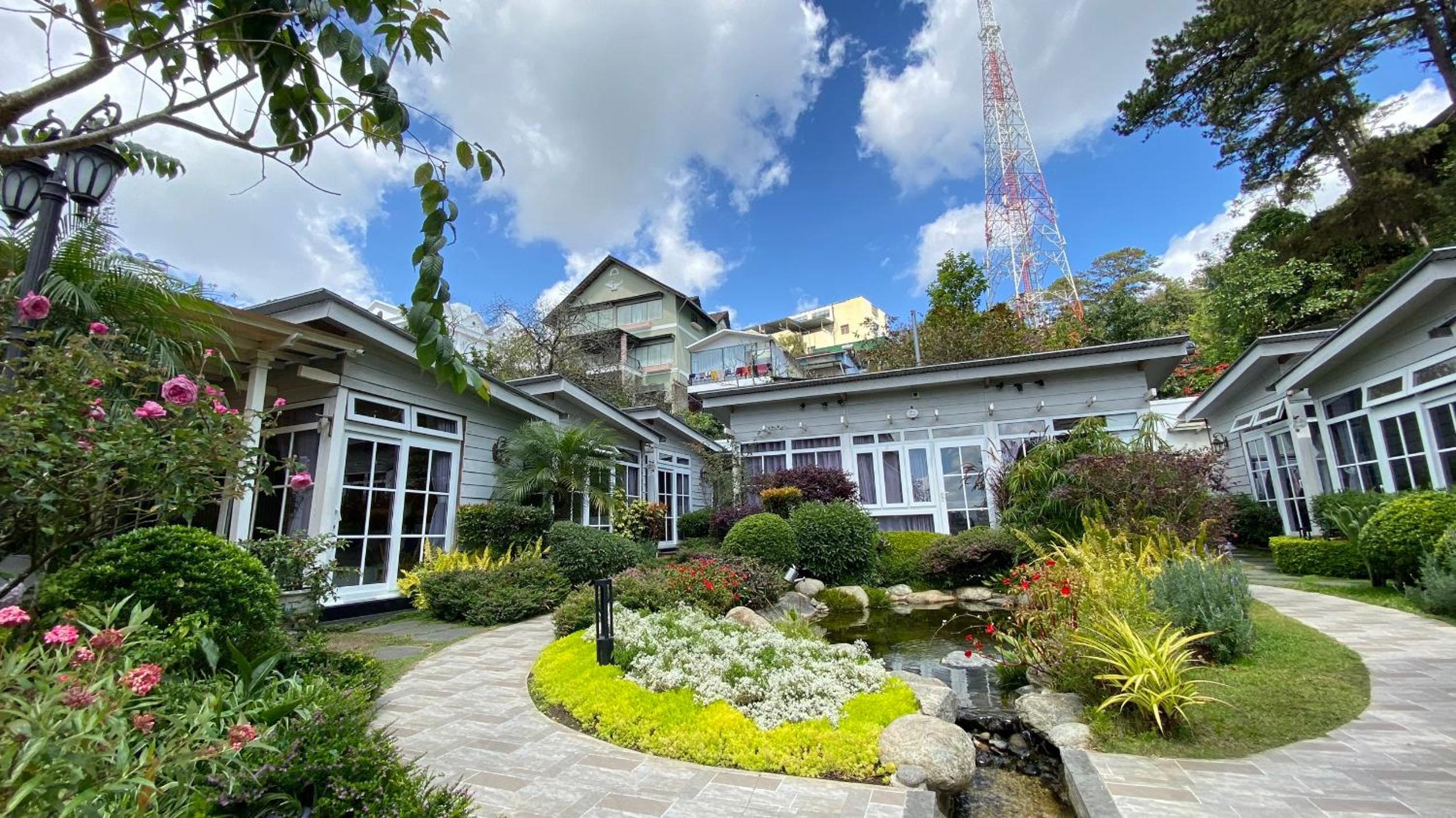 Bungalow With Garden View photo 2