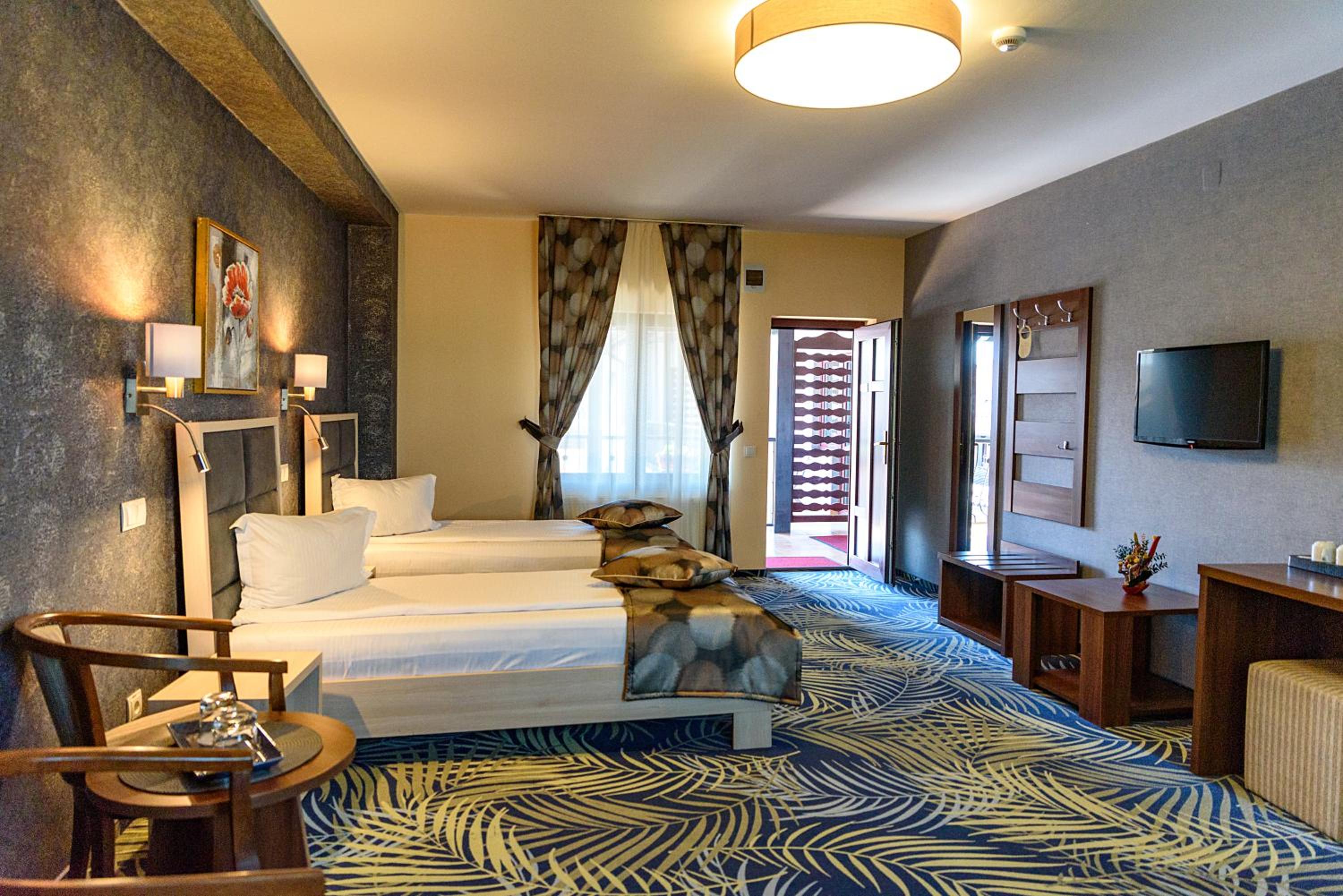 Two-Bedroom  Family Suite - Photo 4