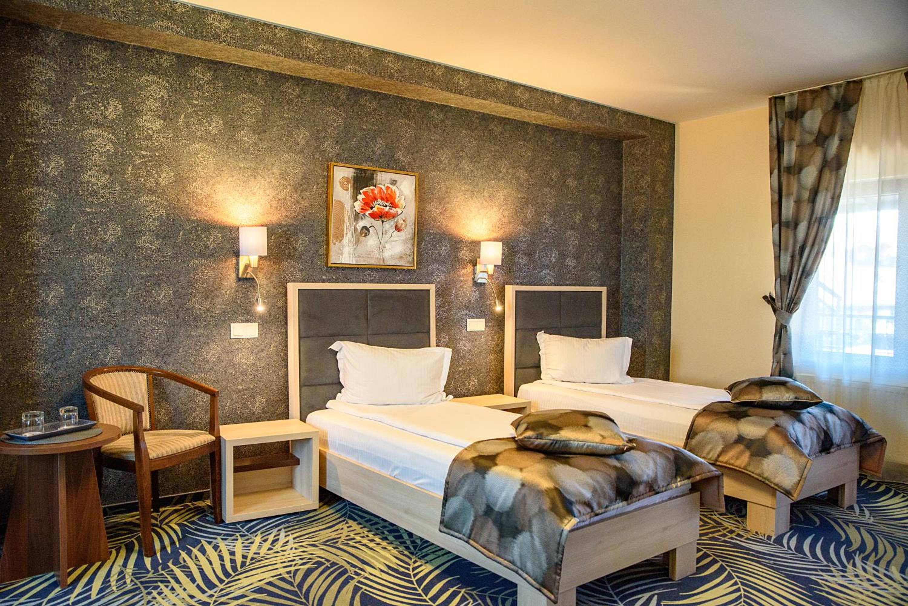 Twin Room - Photo 8