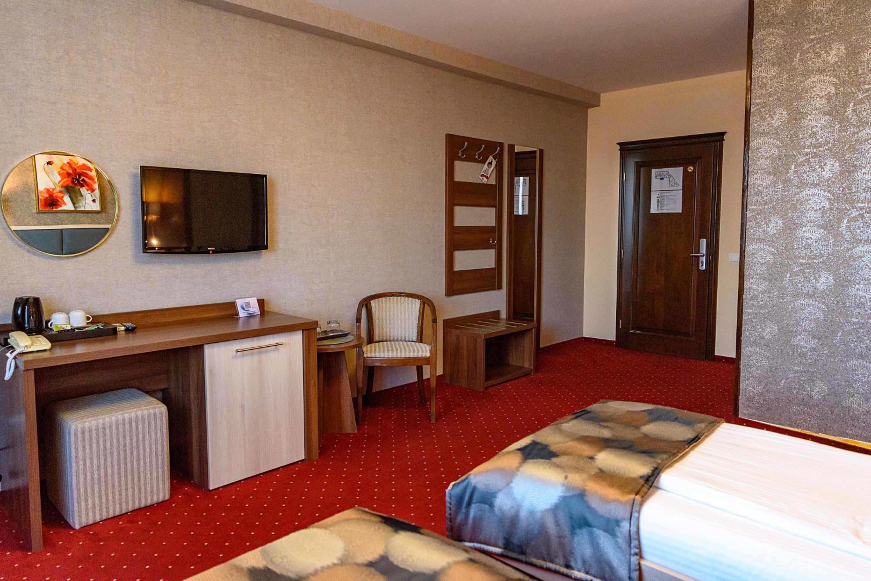 Twin Room - Photo 10